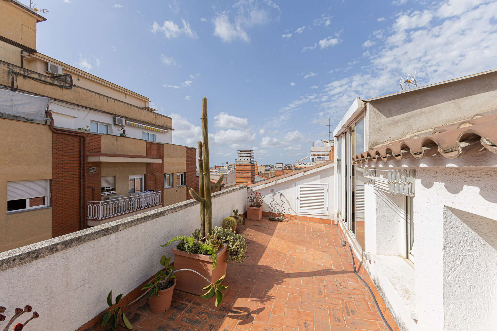 Terraced house with terrace and garages in Gràcia