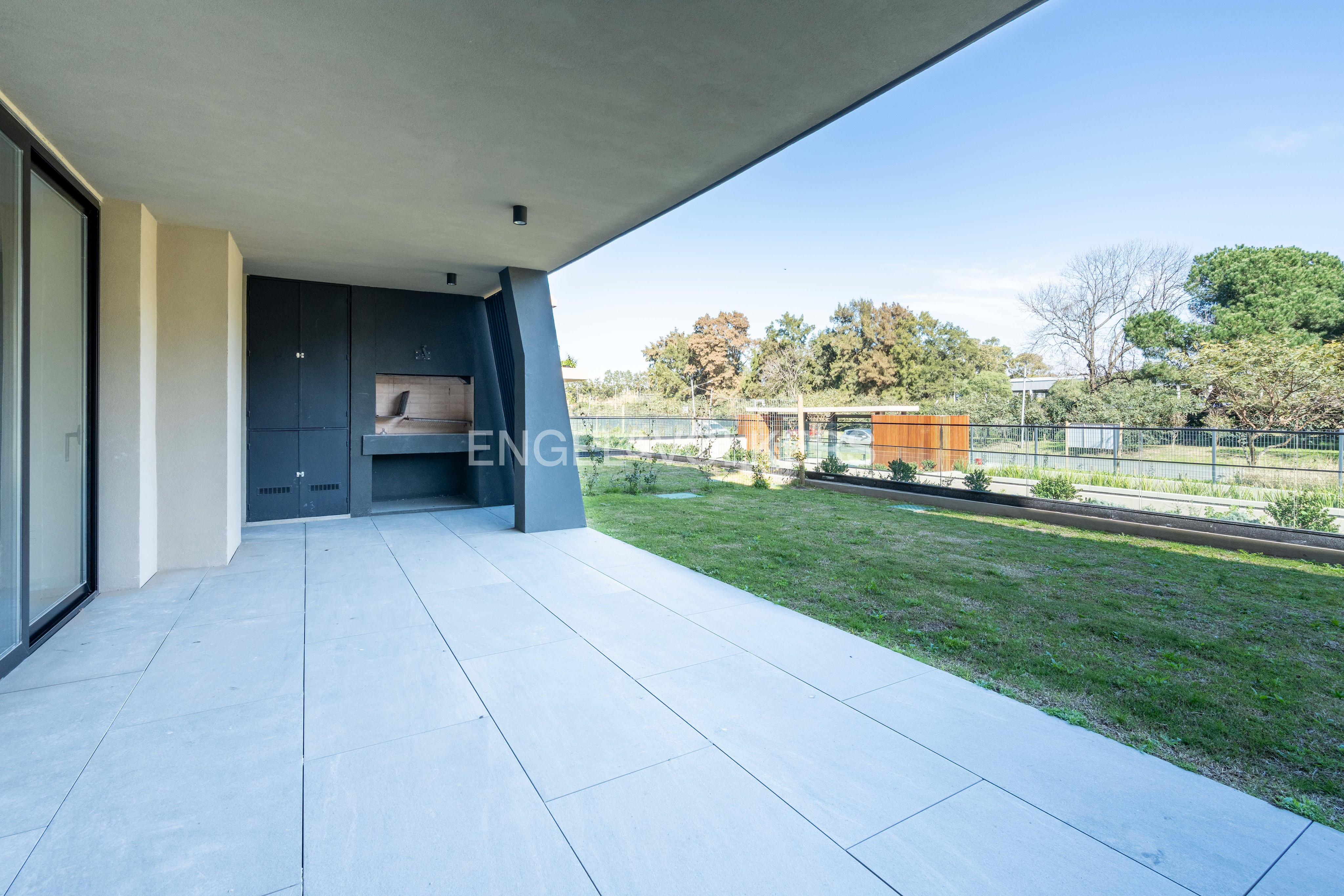 Exclusive 2-bedroom apartment for sale with garden in Parques II neighborhood