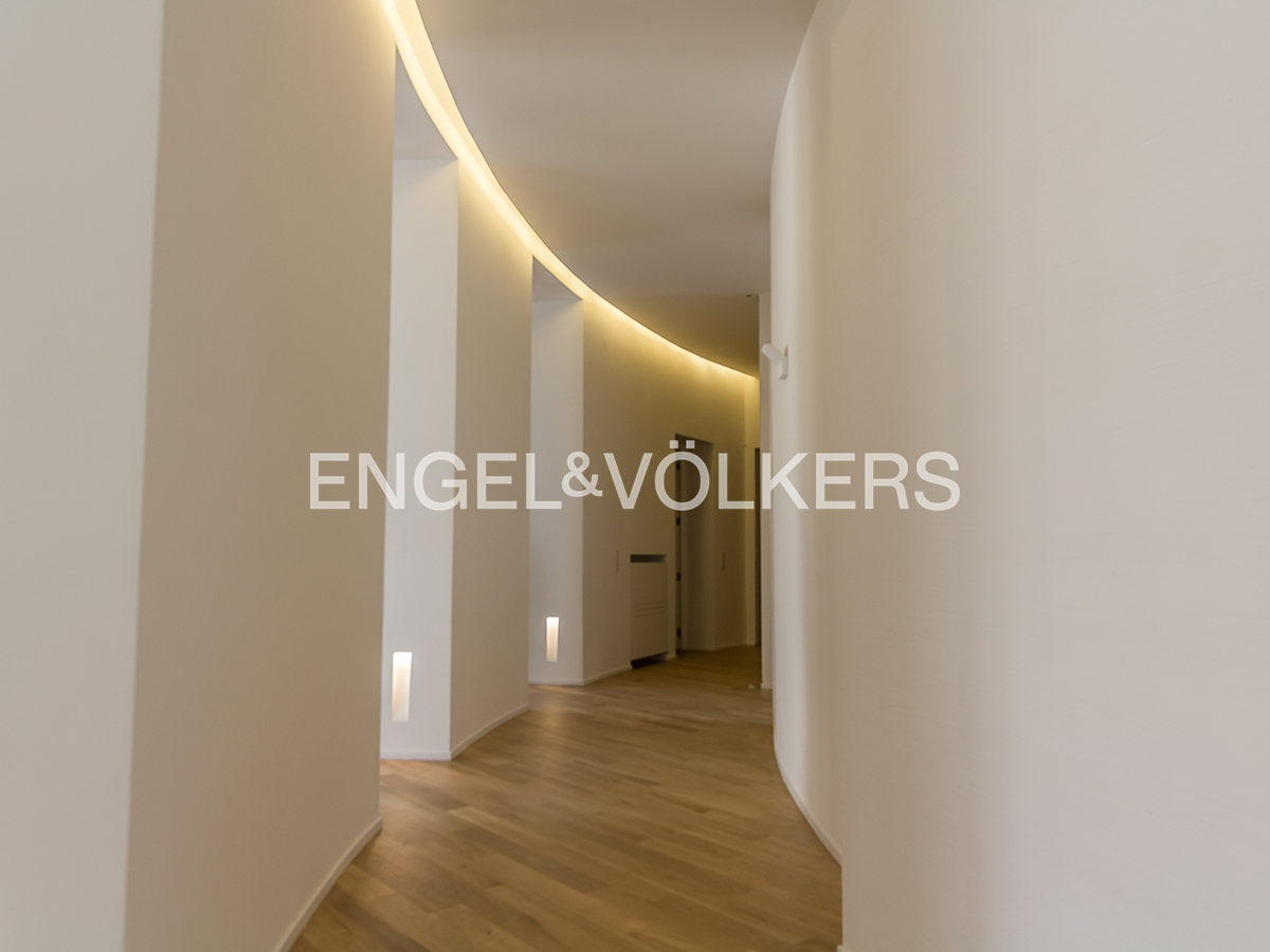 Prestigious apartment with parking and large balcony in Parioli