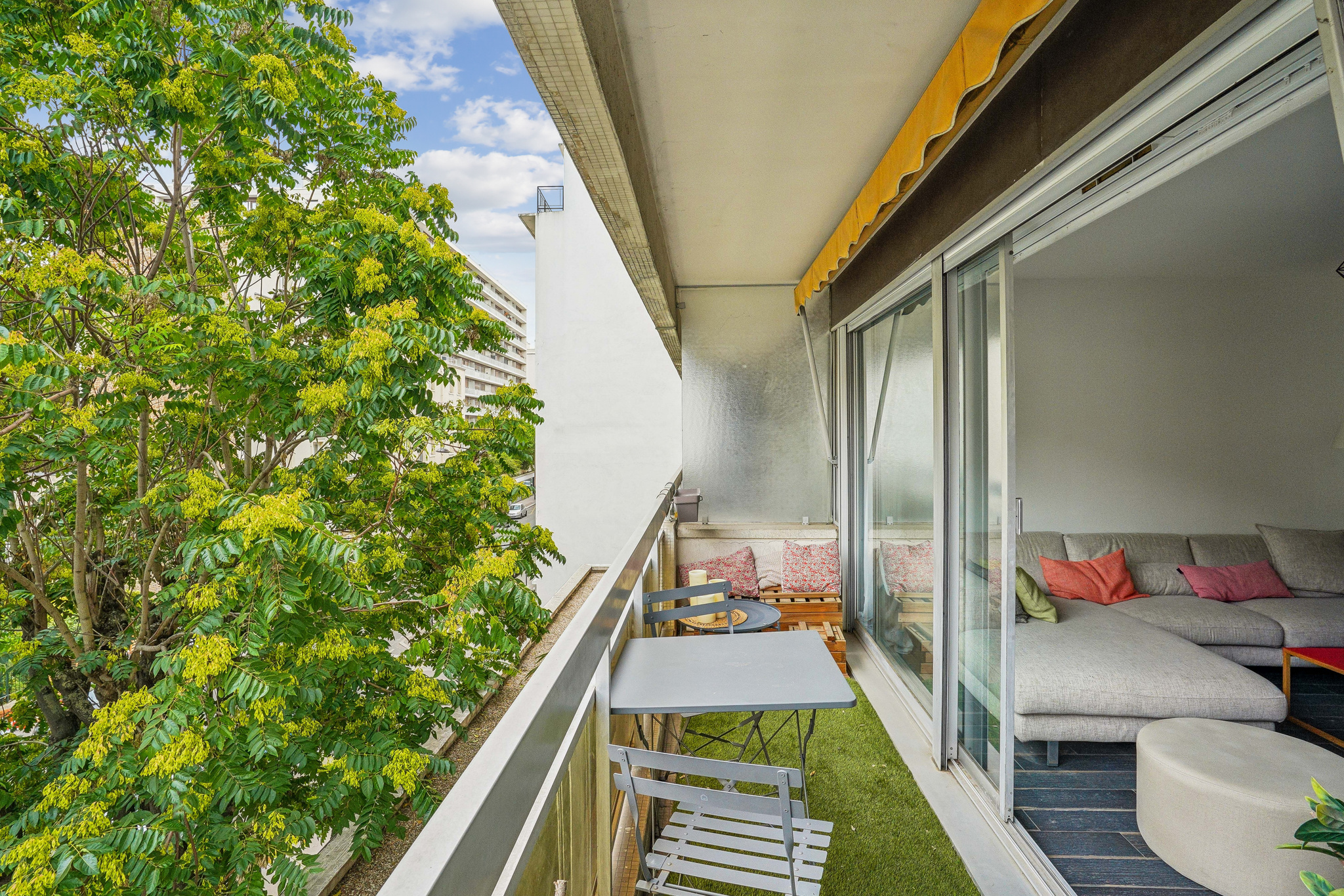 Paris 15th - Félix Faure - Renovated apartment with balcony, two bedrooms -