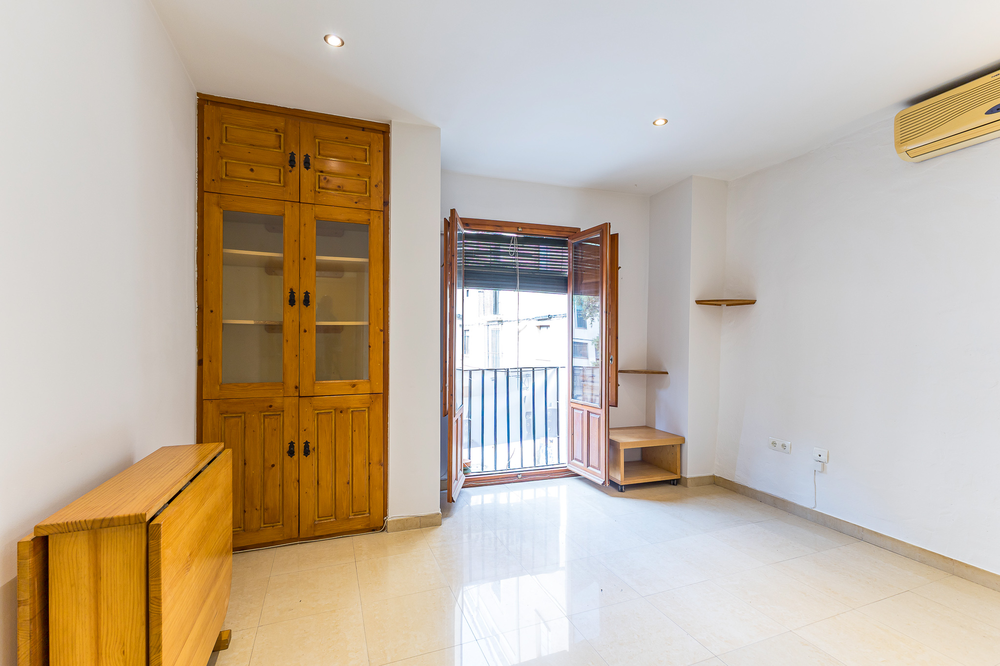 Exterior apartment with balcony, elevator, and lots of light in the Old Town