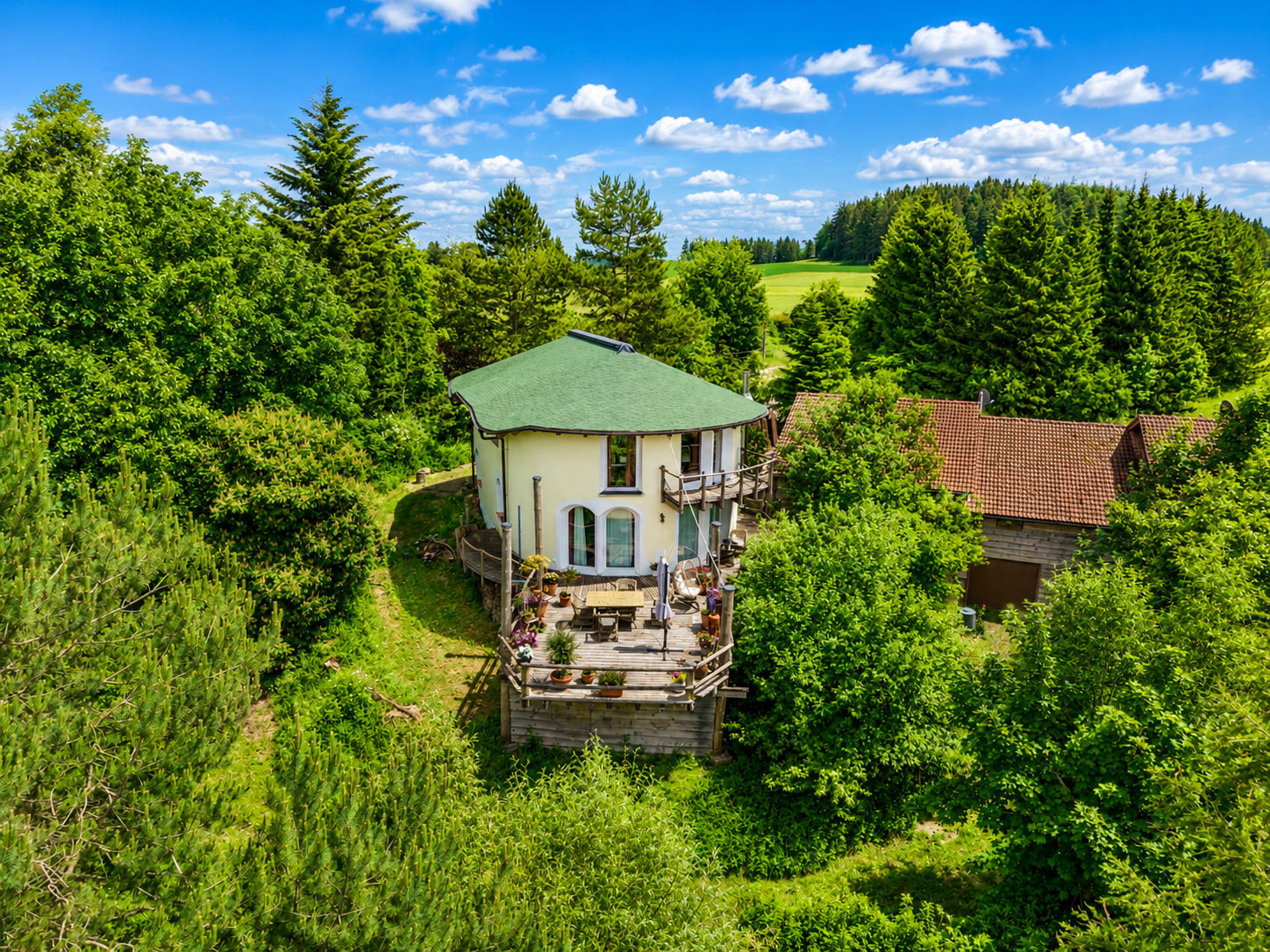 Außergewöhnliches Wohnen in Einzellage – Ovalhaus mit besonderer Energie und einzigartigem Naturerlebnis