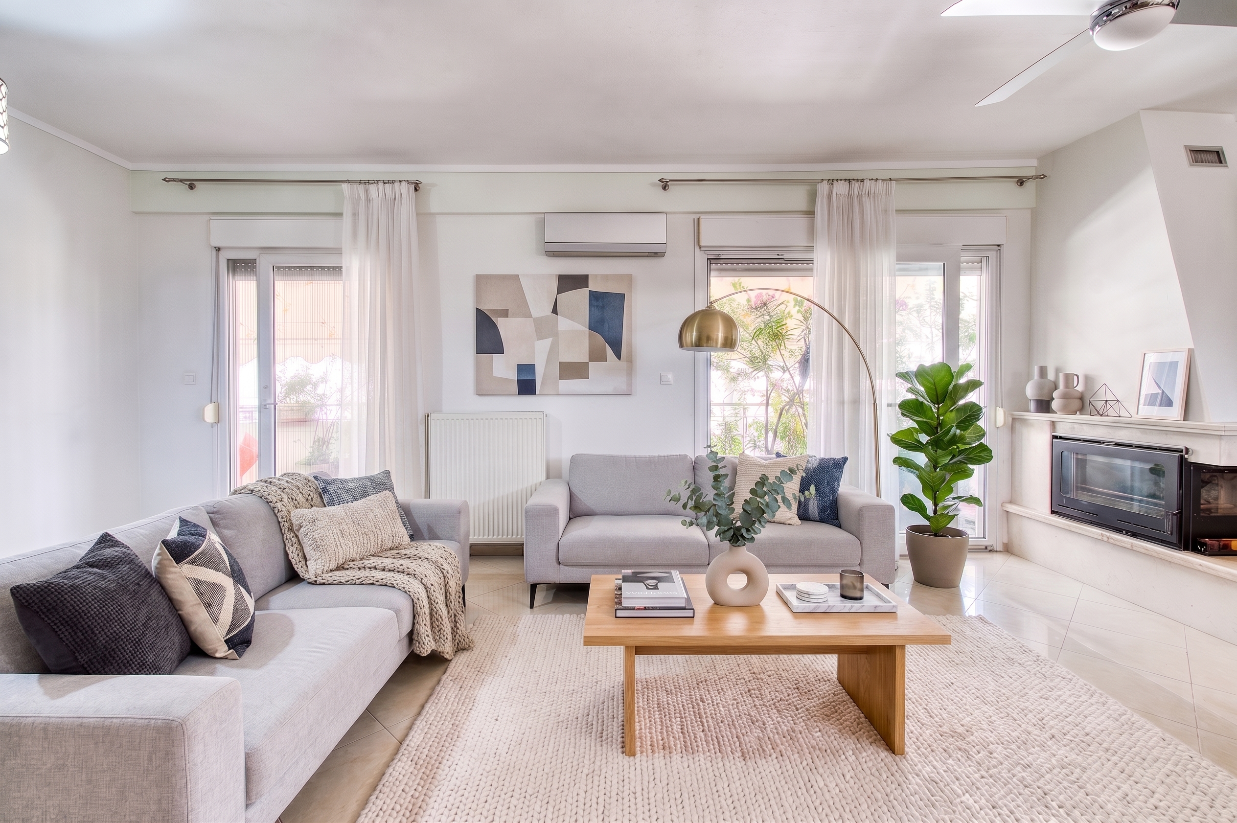 Bright 2-bedroom penthouse with sea view and parking