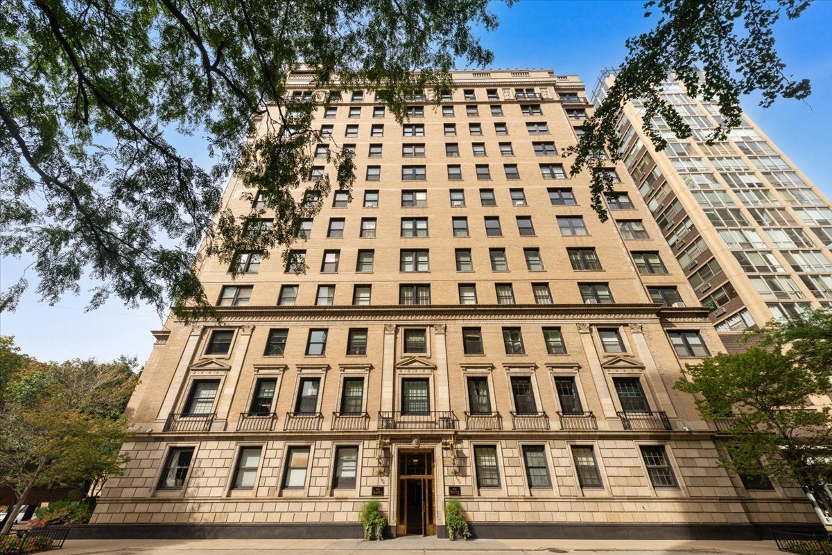 Residence Steeped in 1920's Architectural Prestige