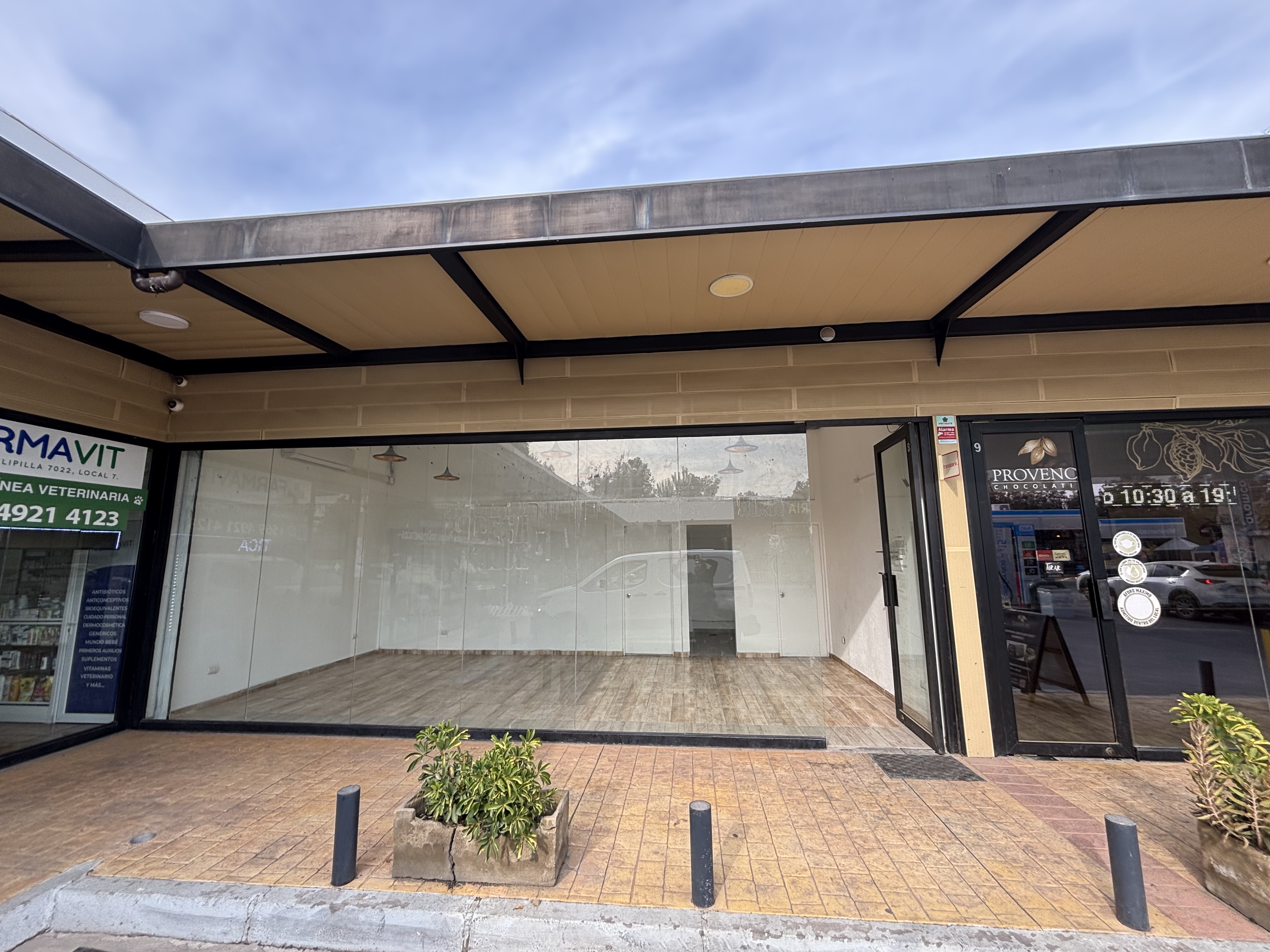 Dos locales comerciales en arriendo, Strip Center Camino Melipilla-Talagante.