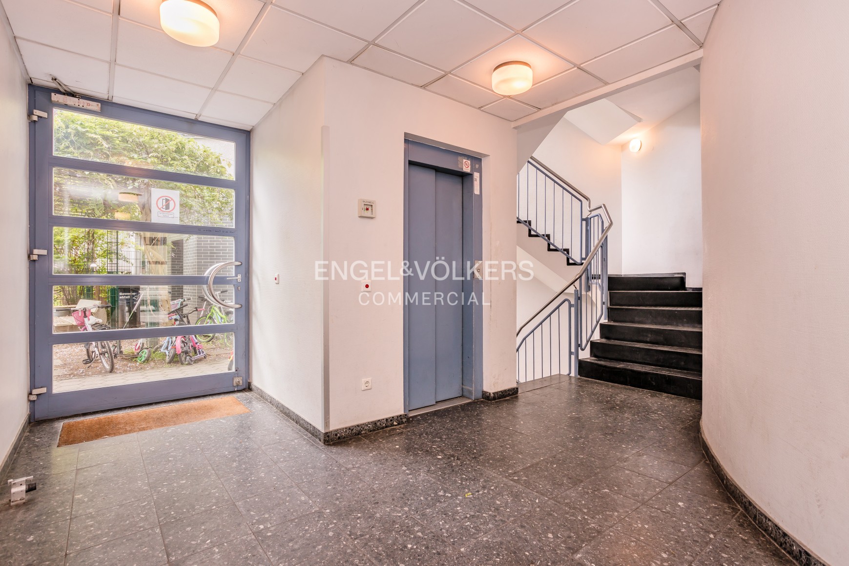 Residential and commercial building in a sought-after location within Wilhelmstadt