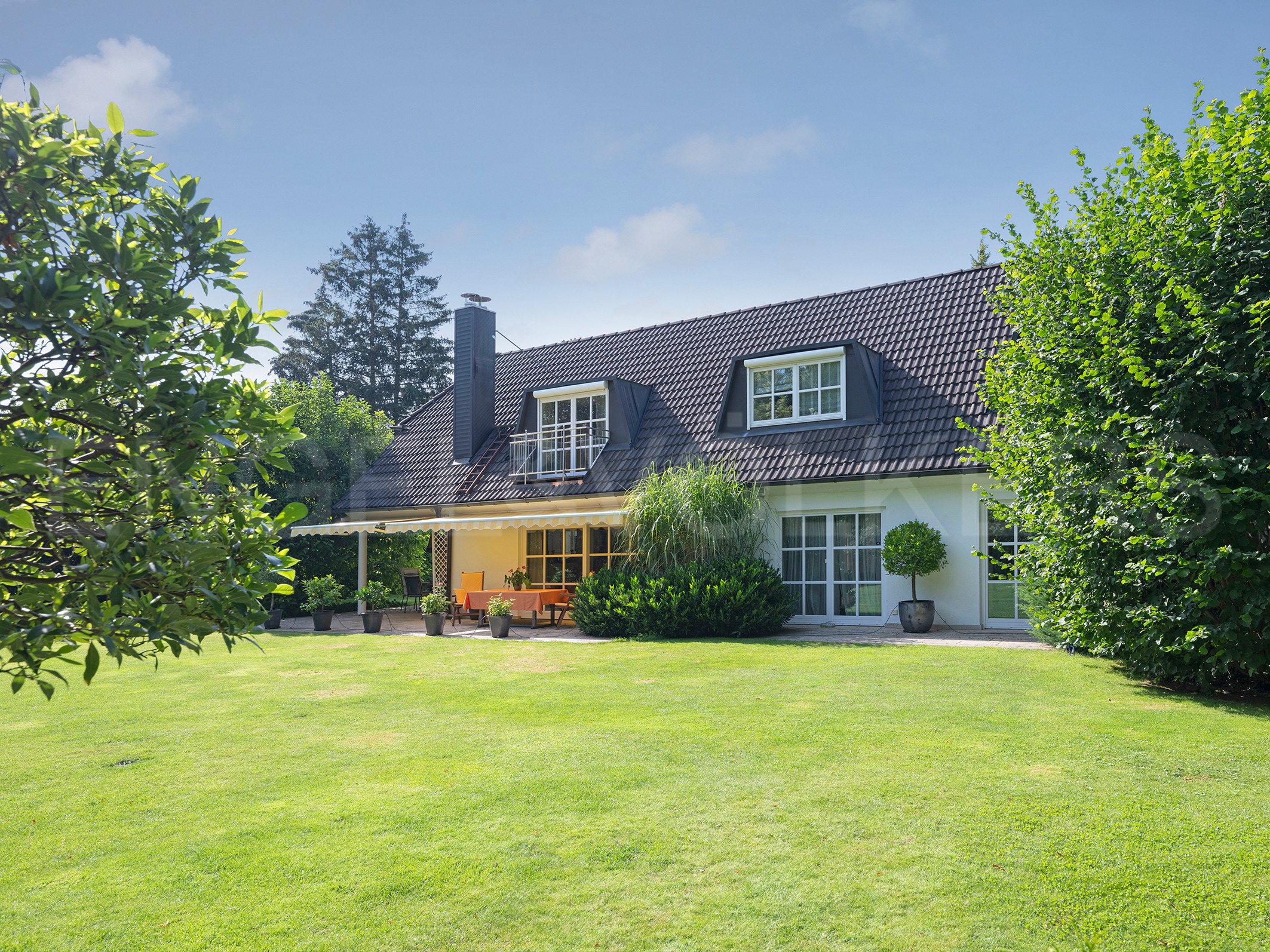 Diskreter Wohnsitz auf Traum-Grundstück