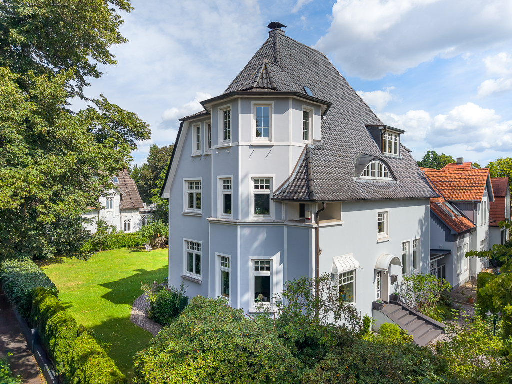 Exclusive family living space – lovingly renovated Art Nouveau villa in a prime location!