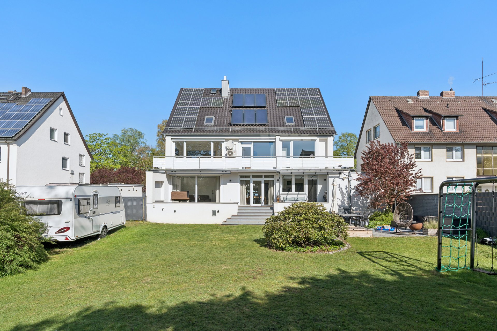 Hochwertig saniertes Einfamilienhaus mit PV-Anlage und Gewerbeeinheit