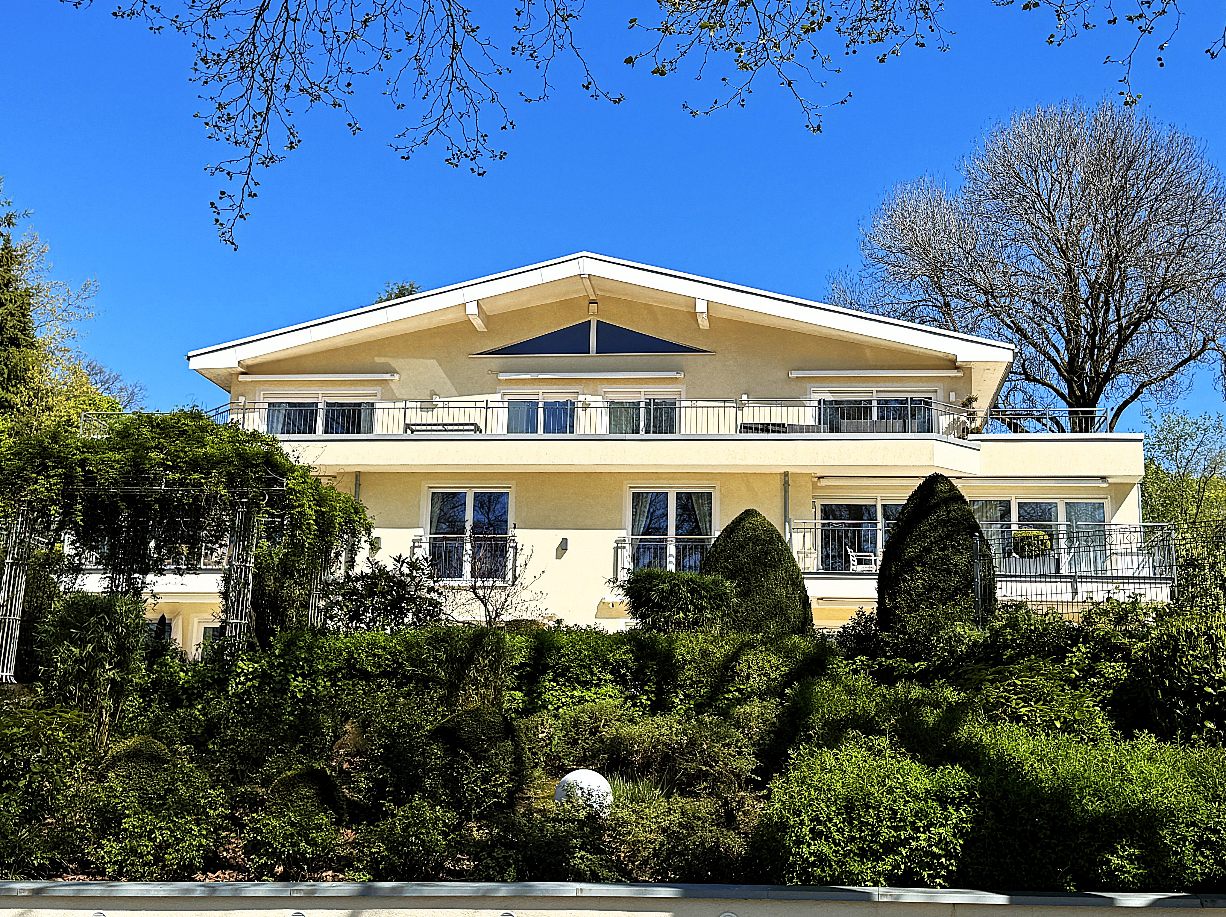 Exklusives Penthouse mit umlaufender Dachterrasse in begehrter Lage