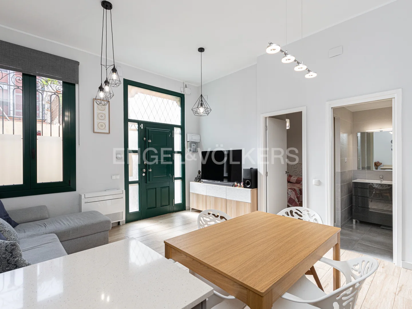 Spectacular refurbished apartment in Sants