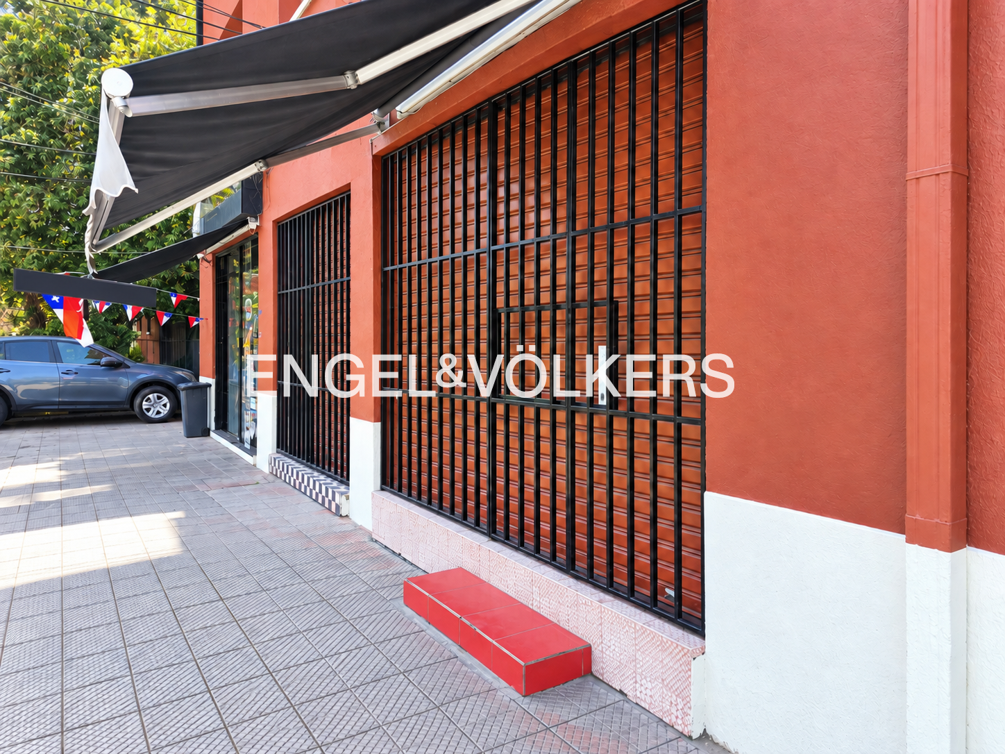 Local comercial esquina Av. Grecia / Av. Salvador