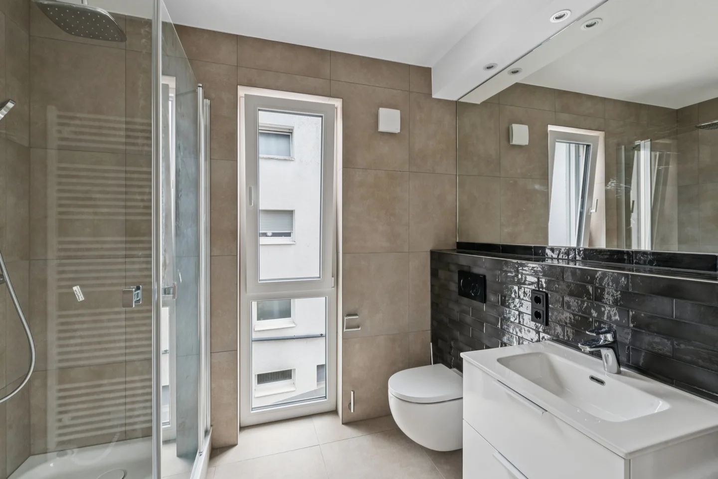 Exklusive Drei-Zimmer-Wohnung mit Terrasse in Bad Soden - Photo 3