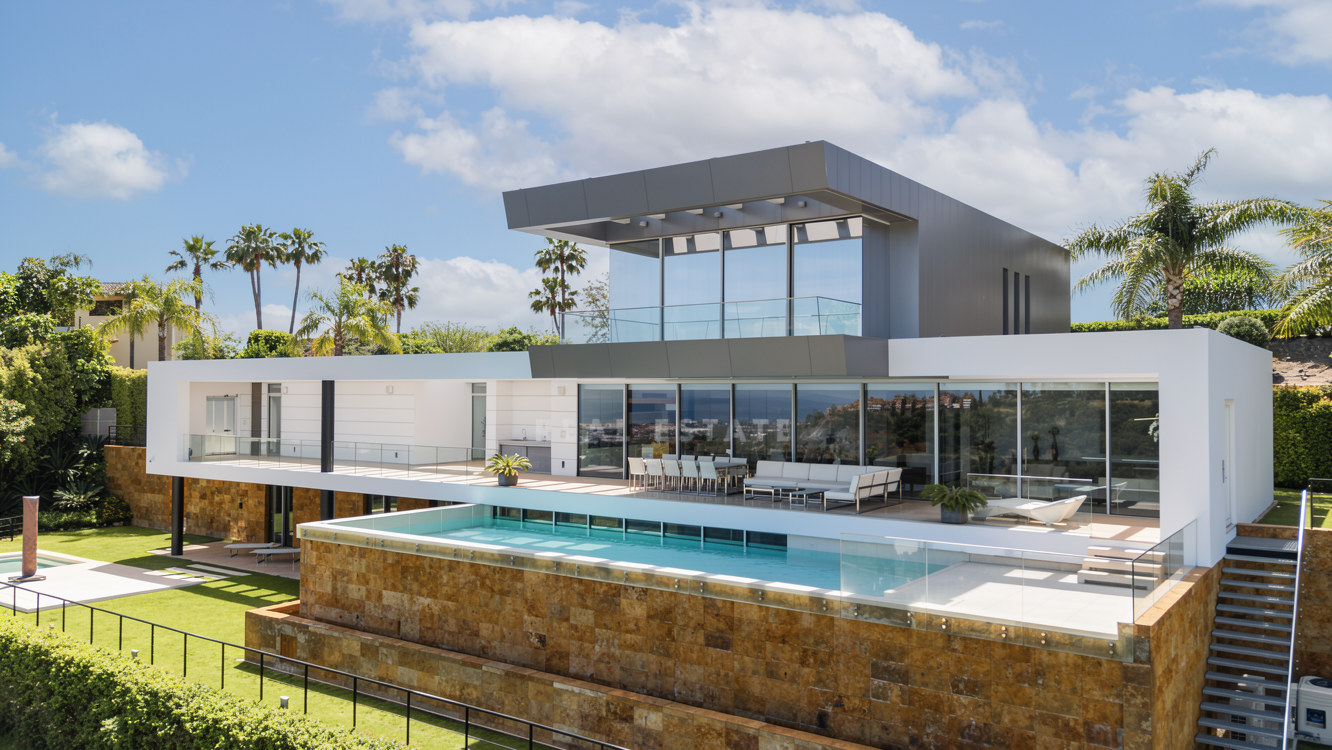 Contemporary Villa with Panoramic Views in Los Arqueros