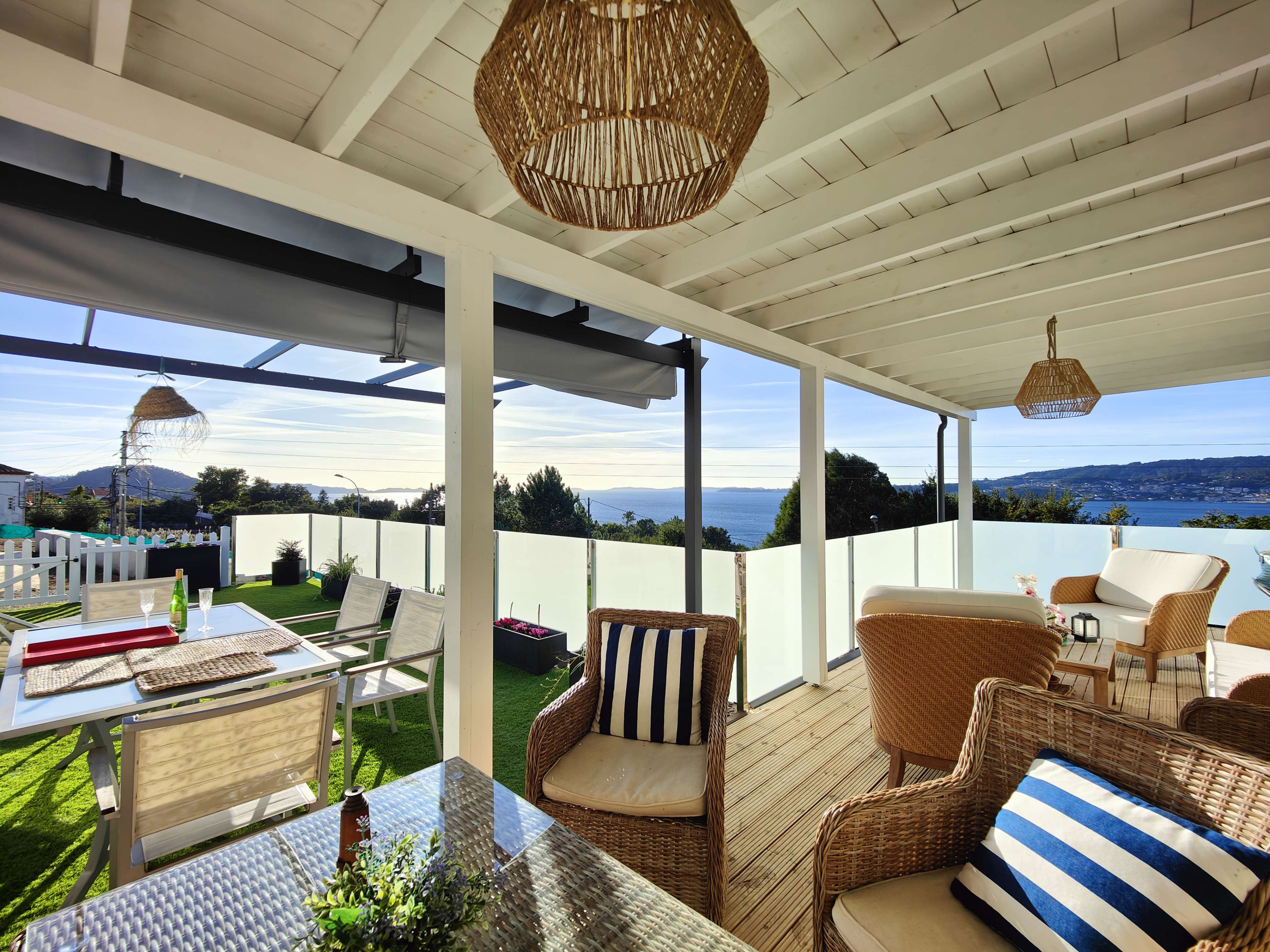 Casa con terraza, jardín y vistas a la ría en Mogor