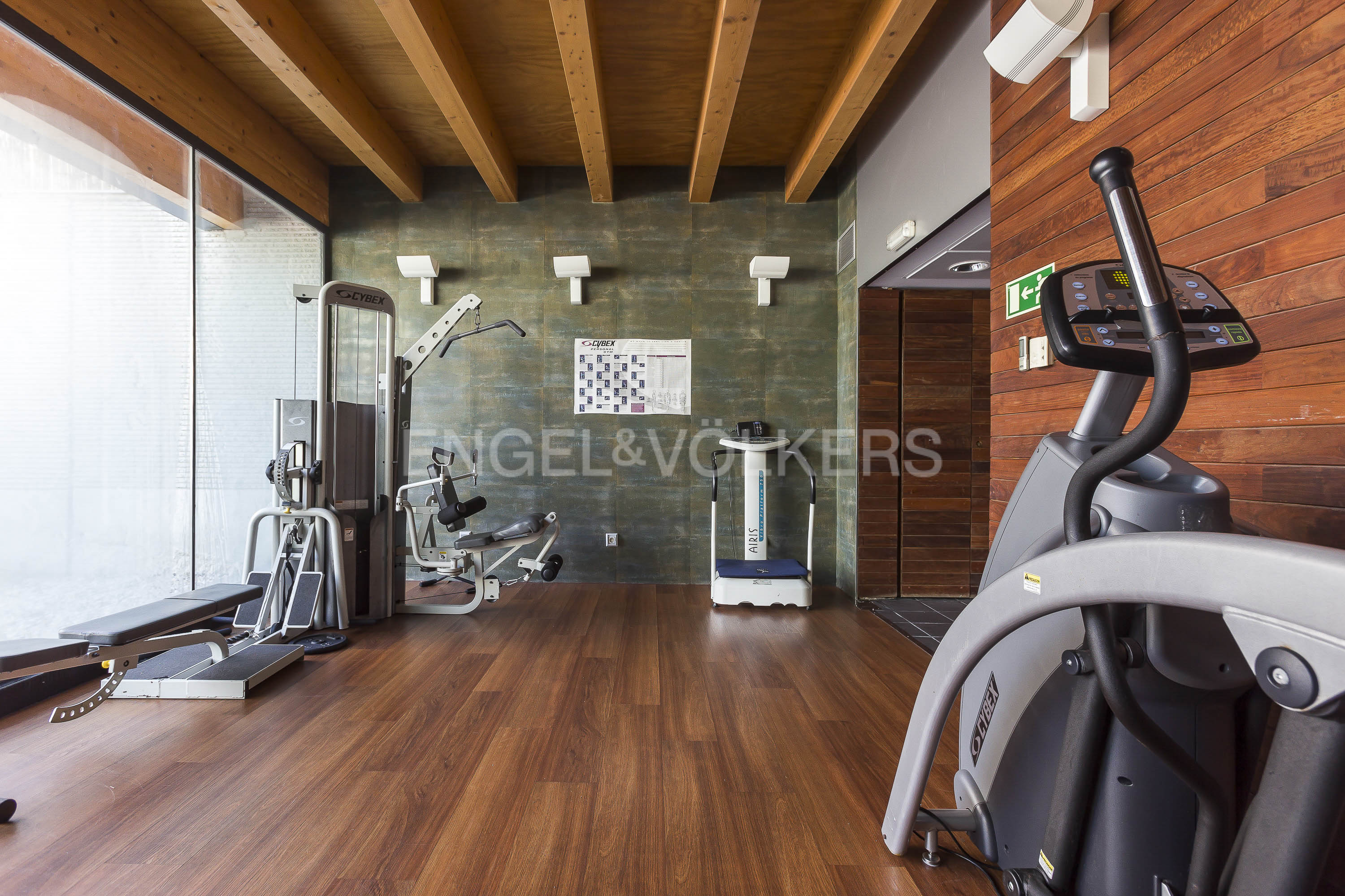 Exclusive ground-floor unit with garden in Pinnea Residential Complex.