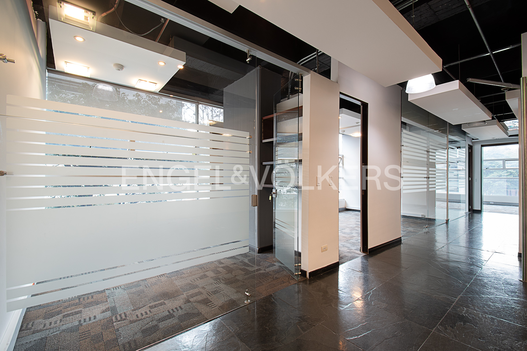 Oficina en arriendo Calle 100
