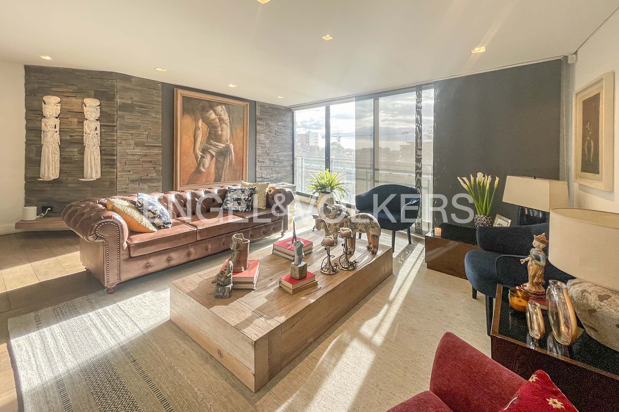 Apartamento amoblado con terraza y clubhouse para arriendo en Rosales