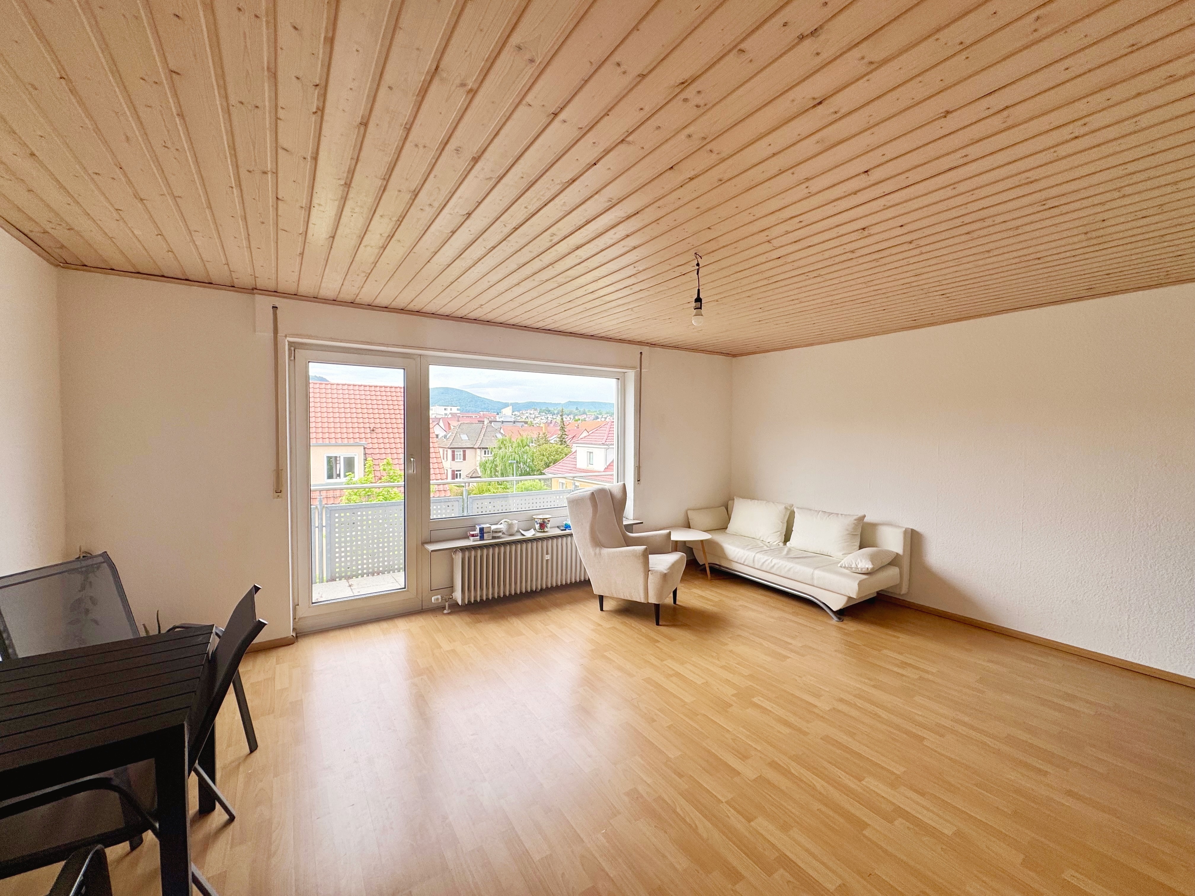 Wohnen mit Aussicht: Lichtdurchflutete 2-Zimmer-Wohnung mit Balkon