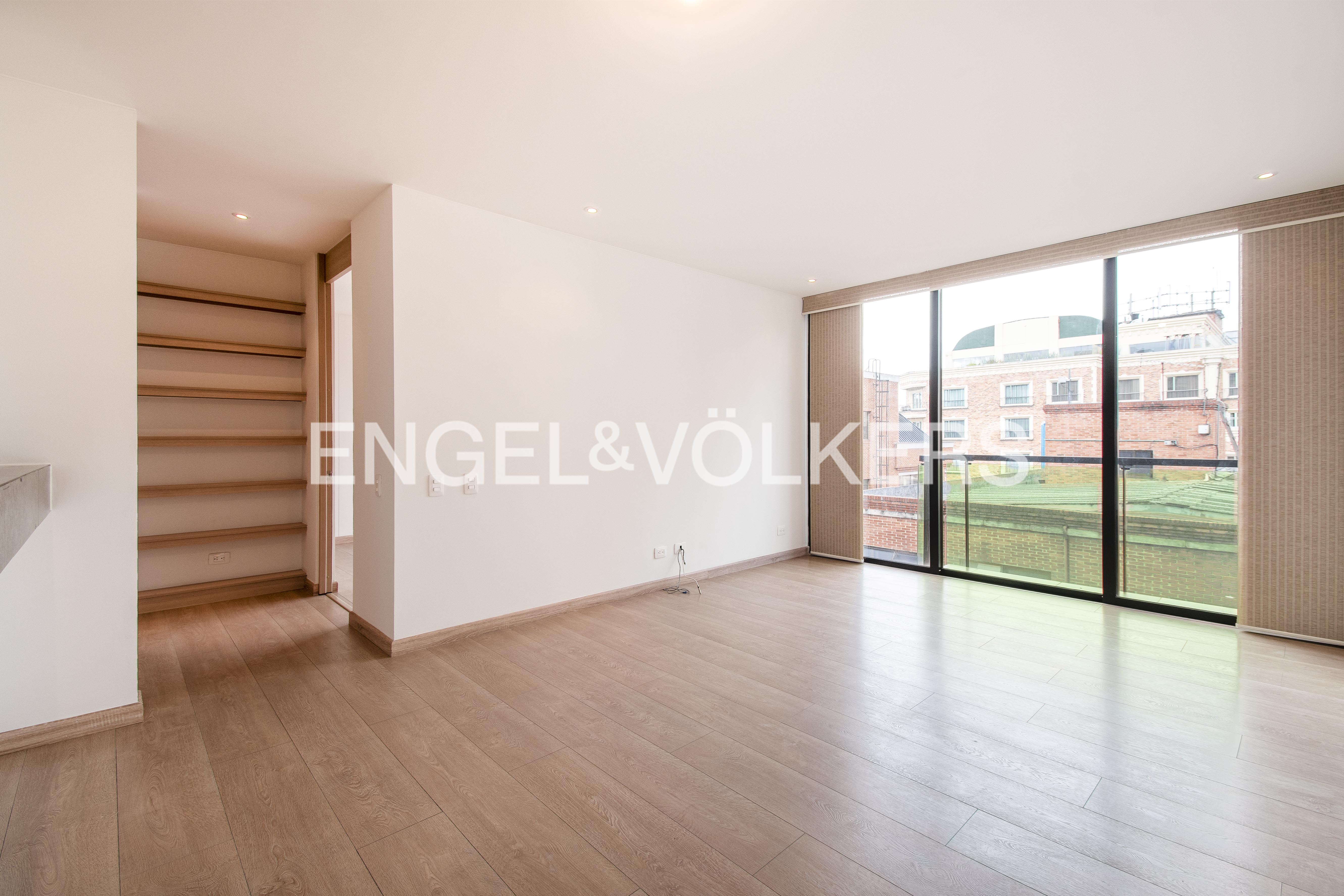 Apartamento con balcón para arriendo en El Chicó