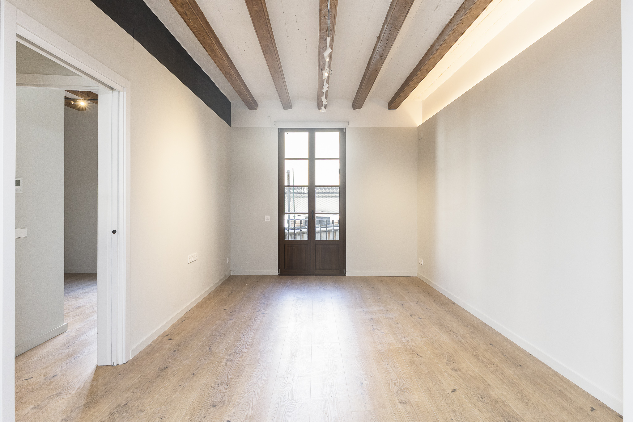 Bright, renovated apartment in a stately building in El Born