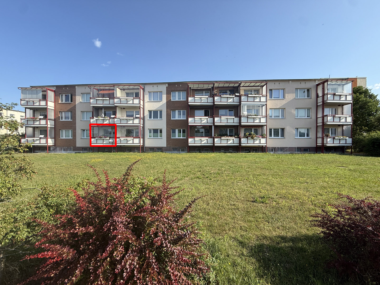 Wohnen zwischen Wald und Ostsee – attraktive 2-Zimmer-Hochparterrewohnung mit Südbalkon