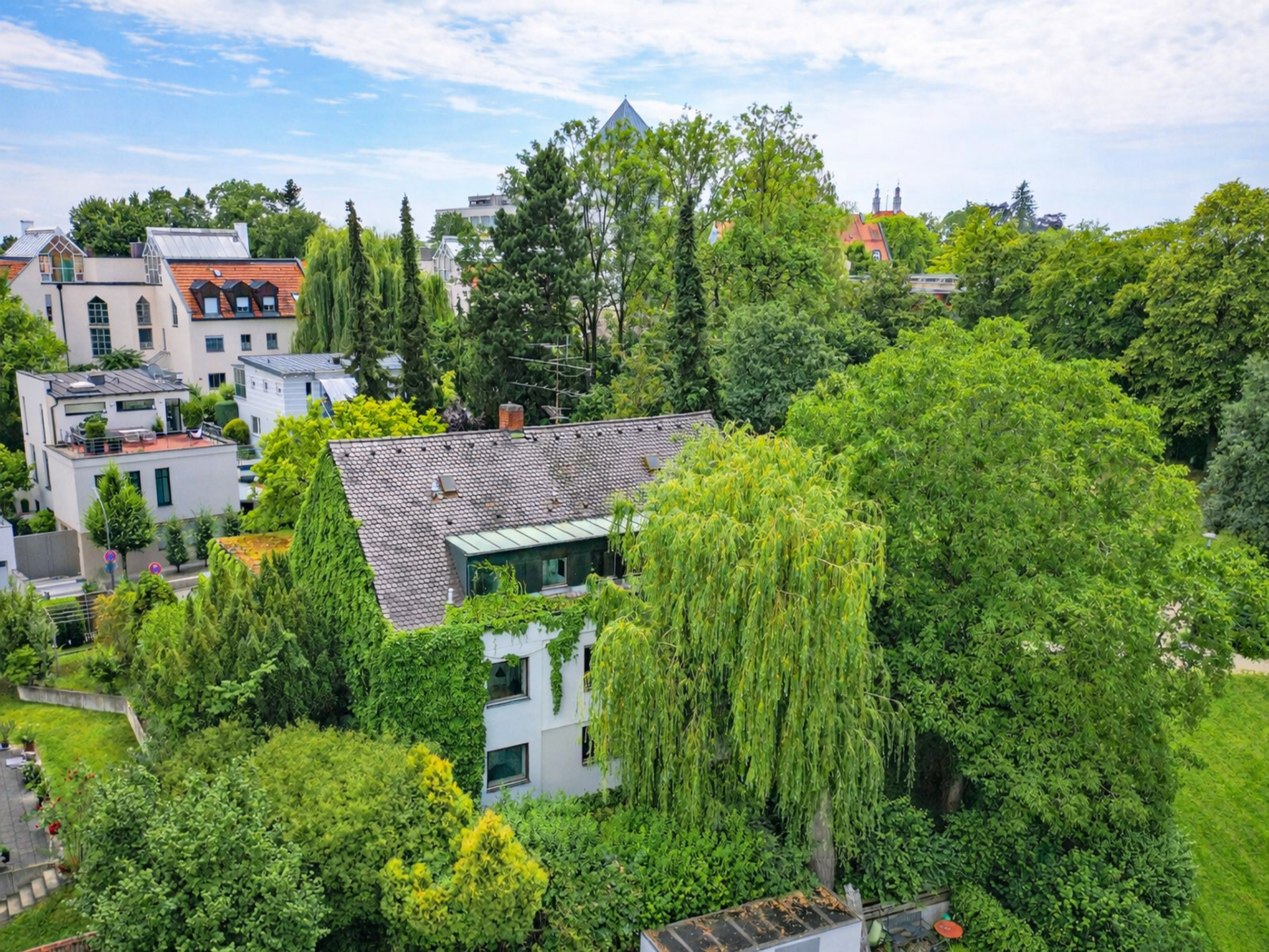 Leben über den Dächern der Stadt – Einmalig in Lage, Privatsphäre und Aussicht!