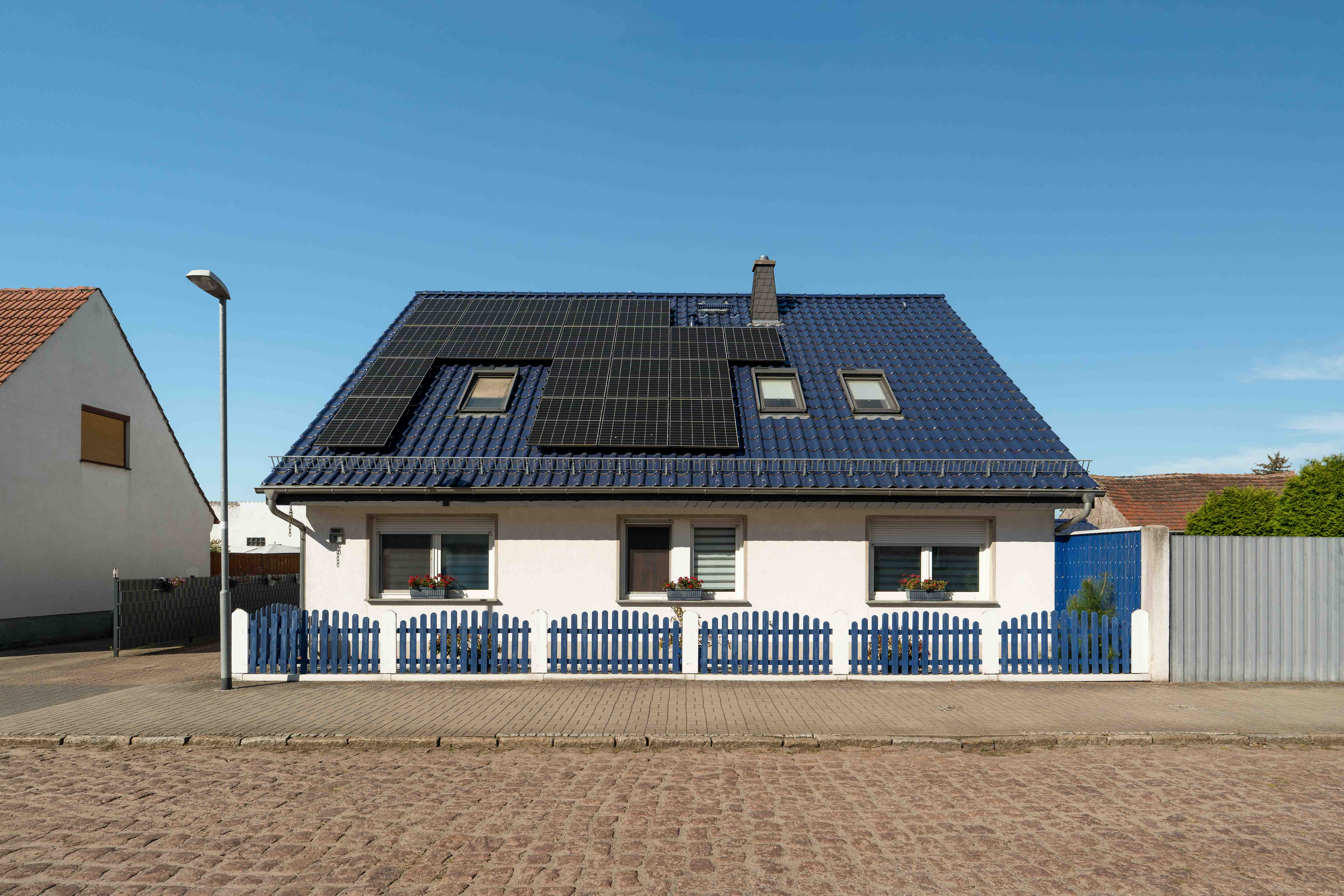 Familienidylle mit Pool und großem Garten in ruhiger Lage
