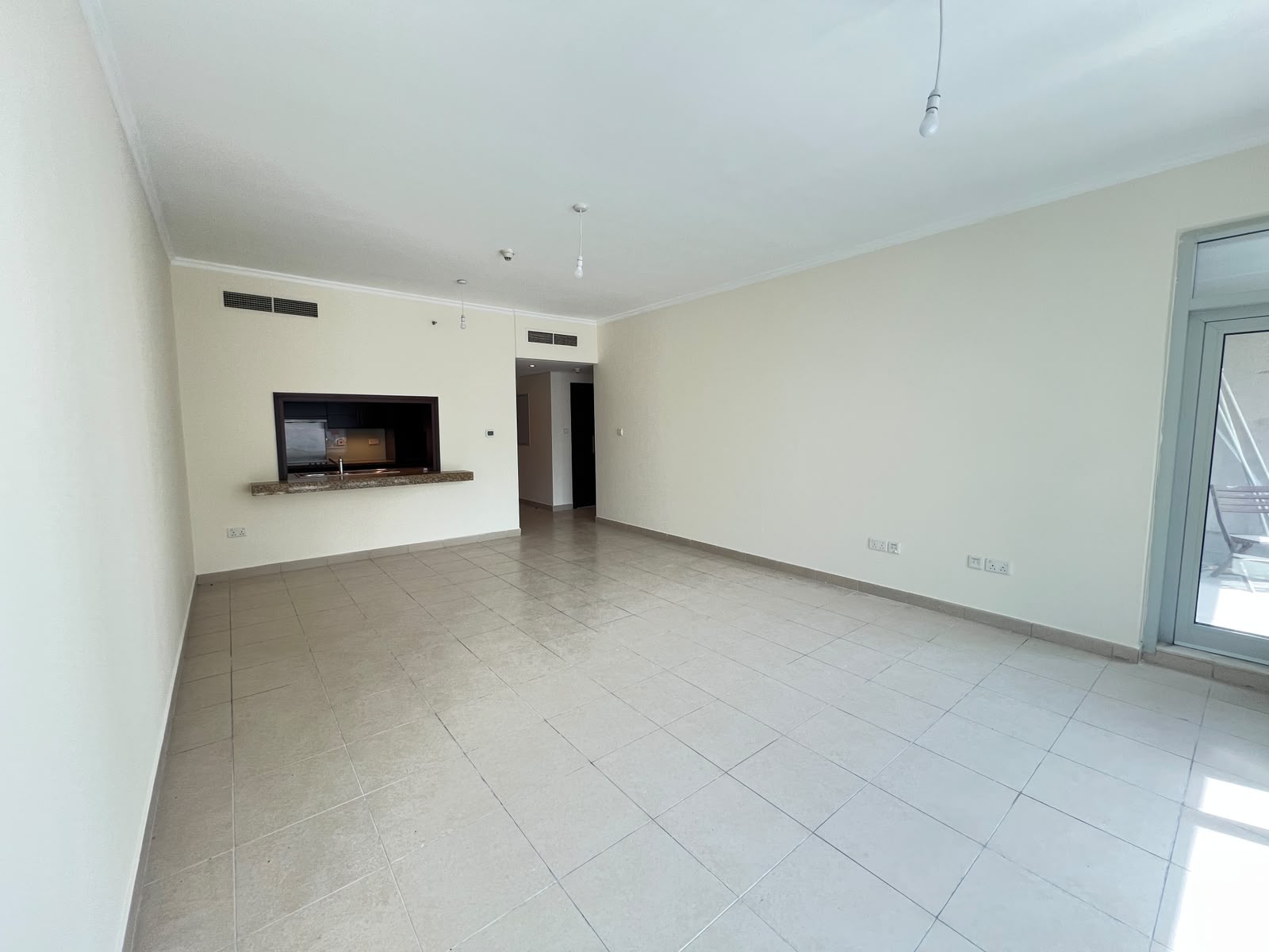 Large Layout | Vacant | Multiple Cheques