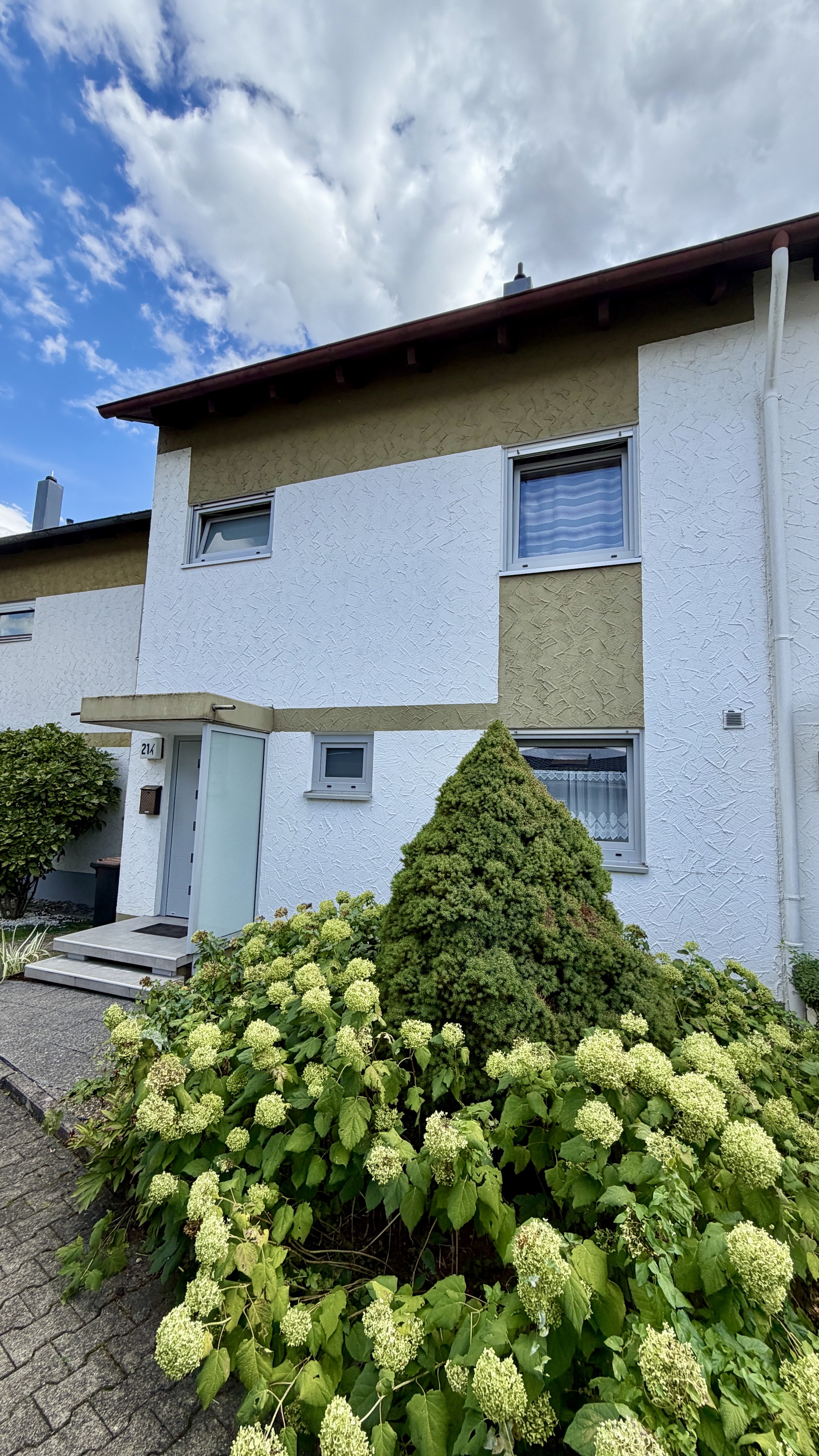Familienglück mit eigenem Garten – großzügiges Reihenmittelhaus in Reutlingen