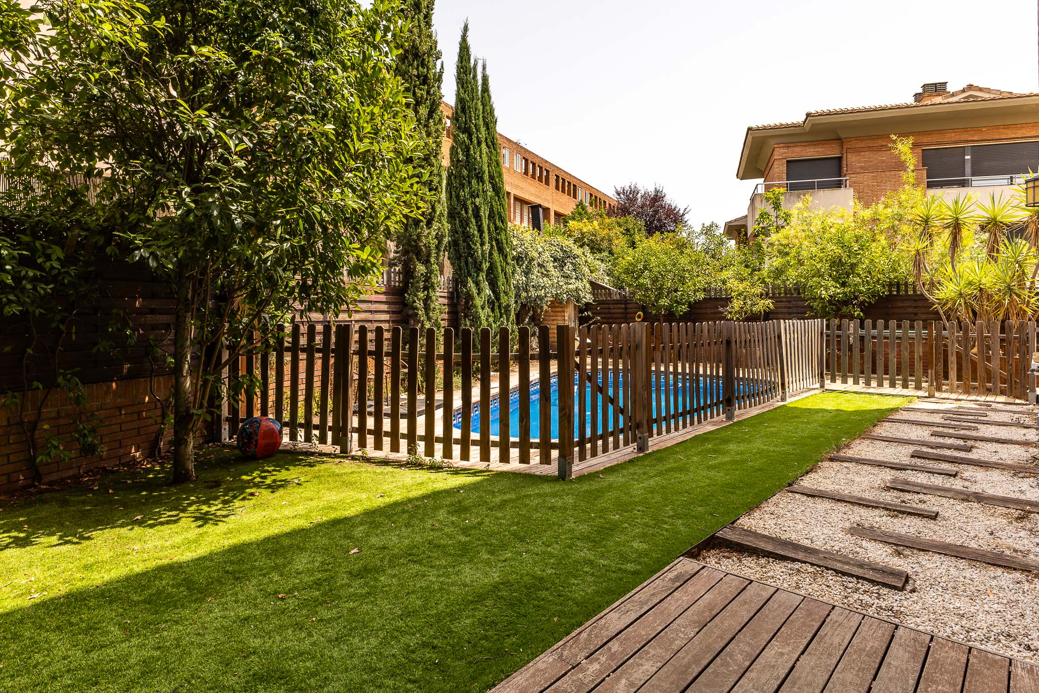 Exclusive ground-floor unit with private pool in Parc Central