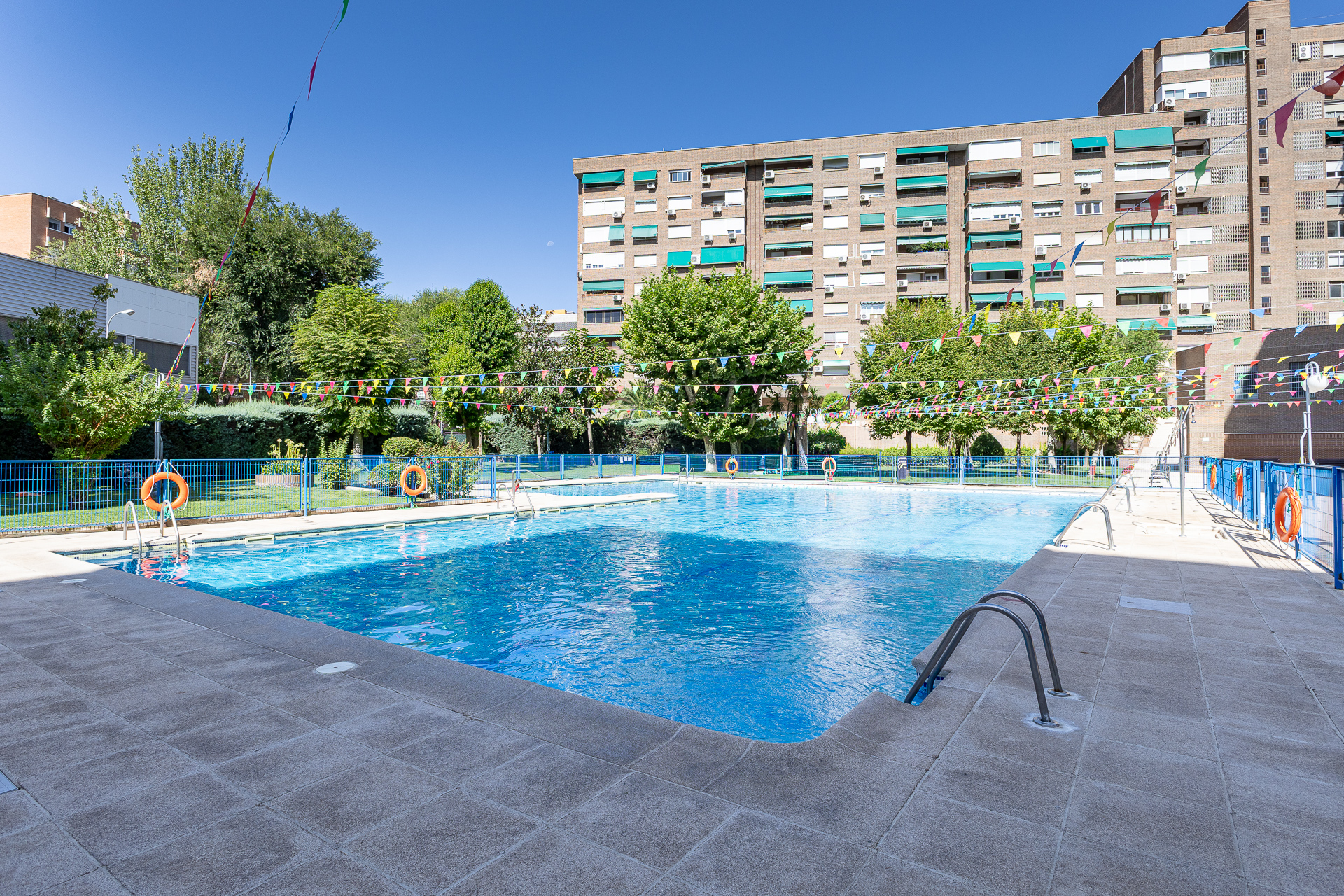 Apartment with pool on Carlos y Guillermo Fernández Shaw Street
