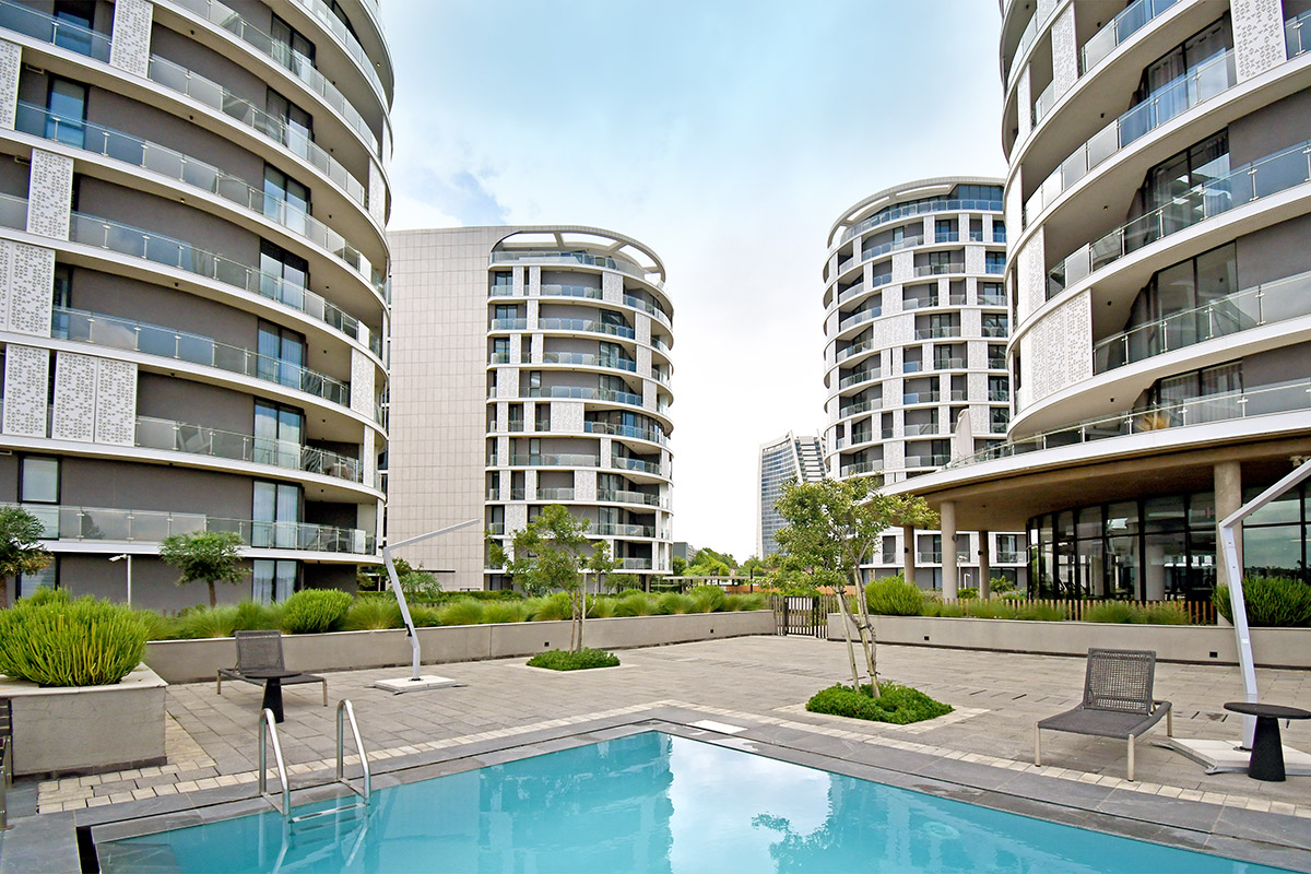 Modern 1-Bedroom Apartment with Spectacular Views at Galileo Tower, Ellipse Waterfall