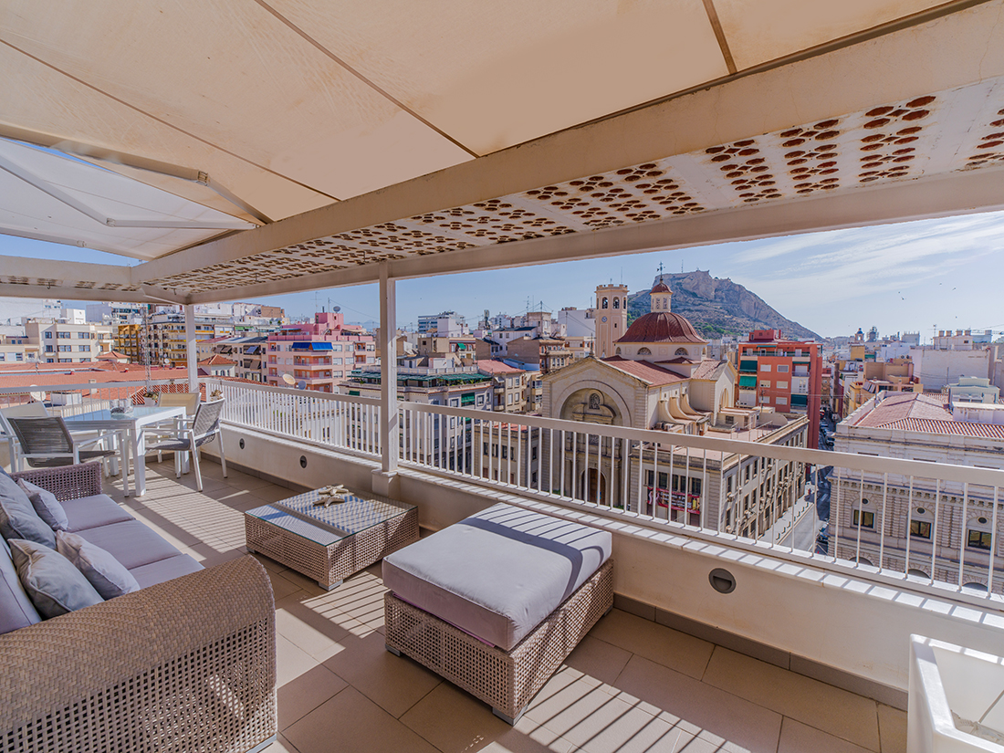 Ático Premium con Terraza en el Corazón de Alicante