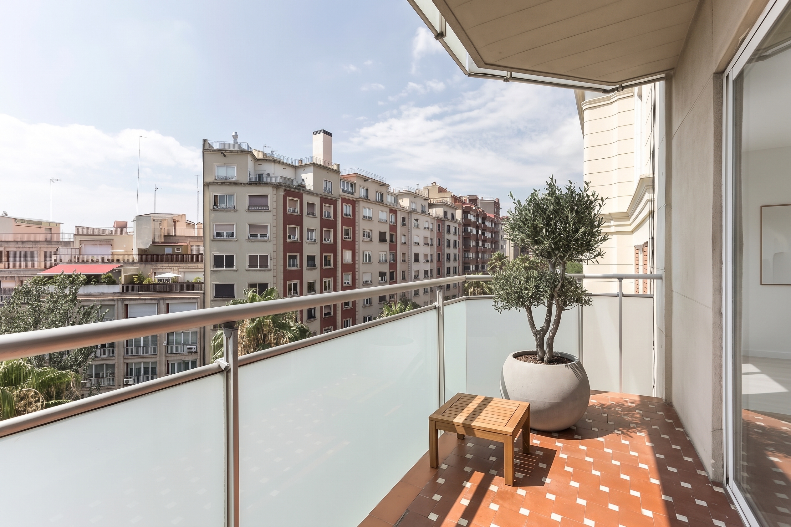 Cozy apartment with balcony in Putxet [AI-modified]