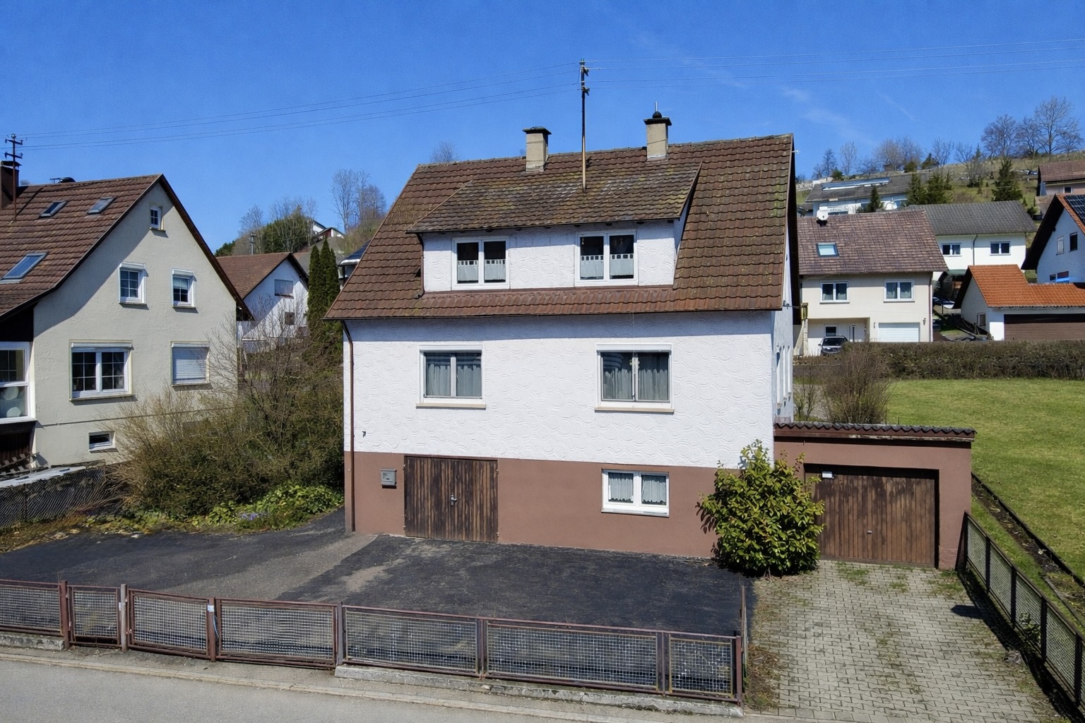 Charmantes und modernisiertes Einfamilienhaus mit großem Garten - Heizung aus 2008