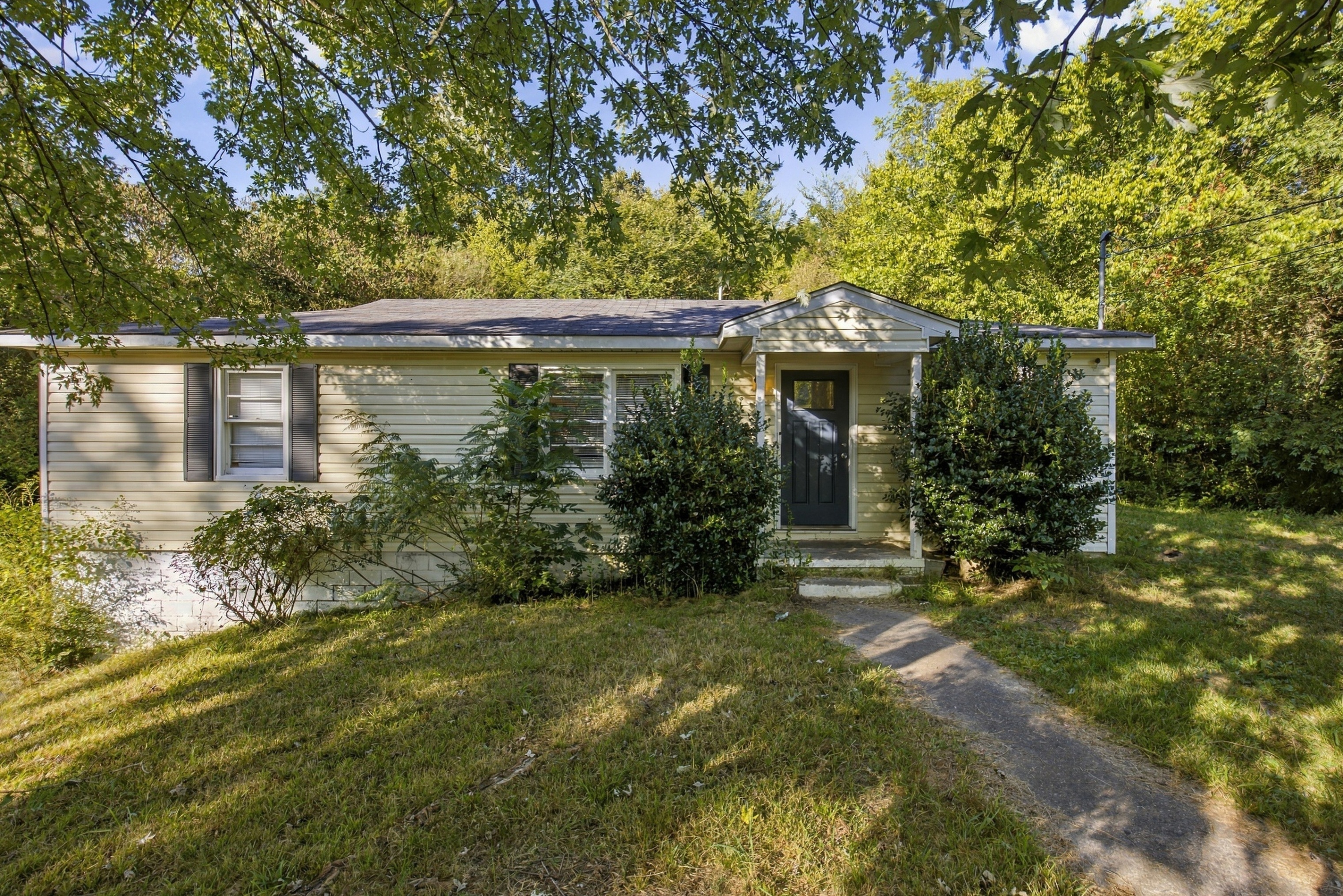 Discover Updated 3-Bedroom Living Near Center Point Parkway