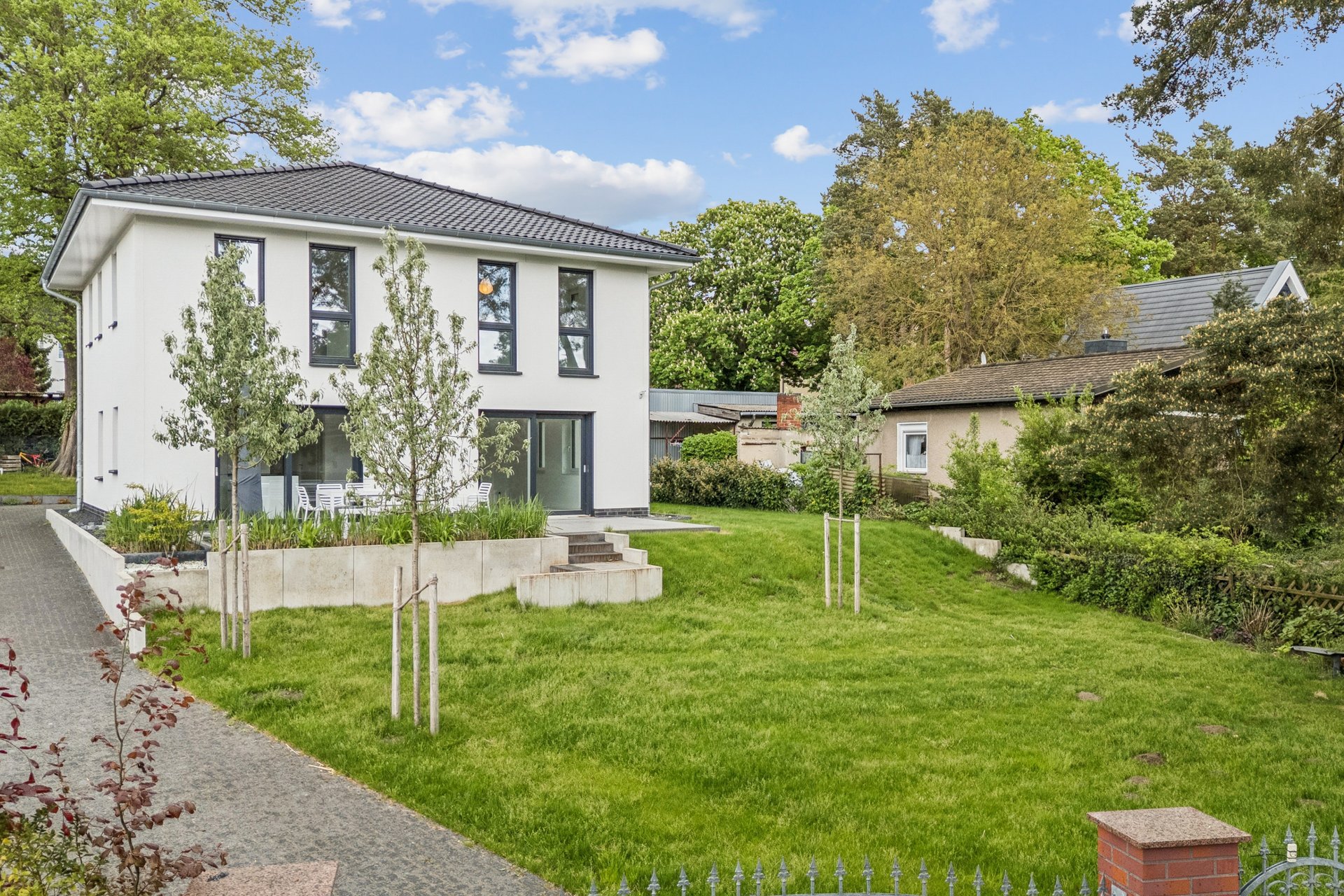 **Exclusives A+ Niedrigenergiehaus**                 *stilvoll, modern, besonders*