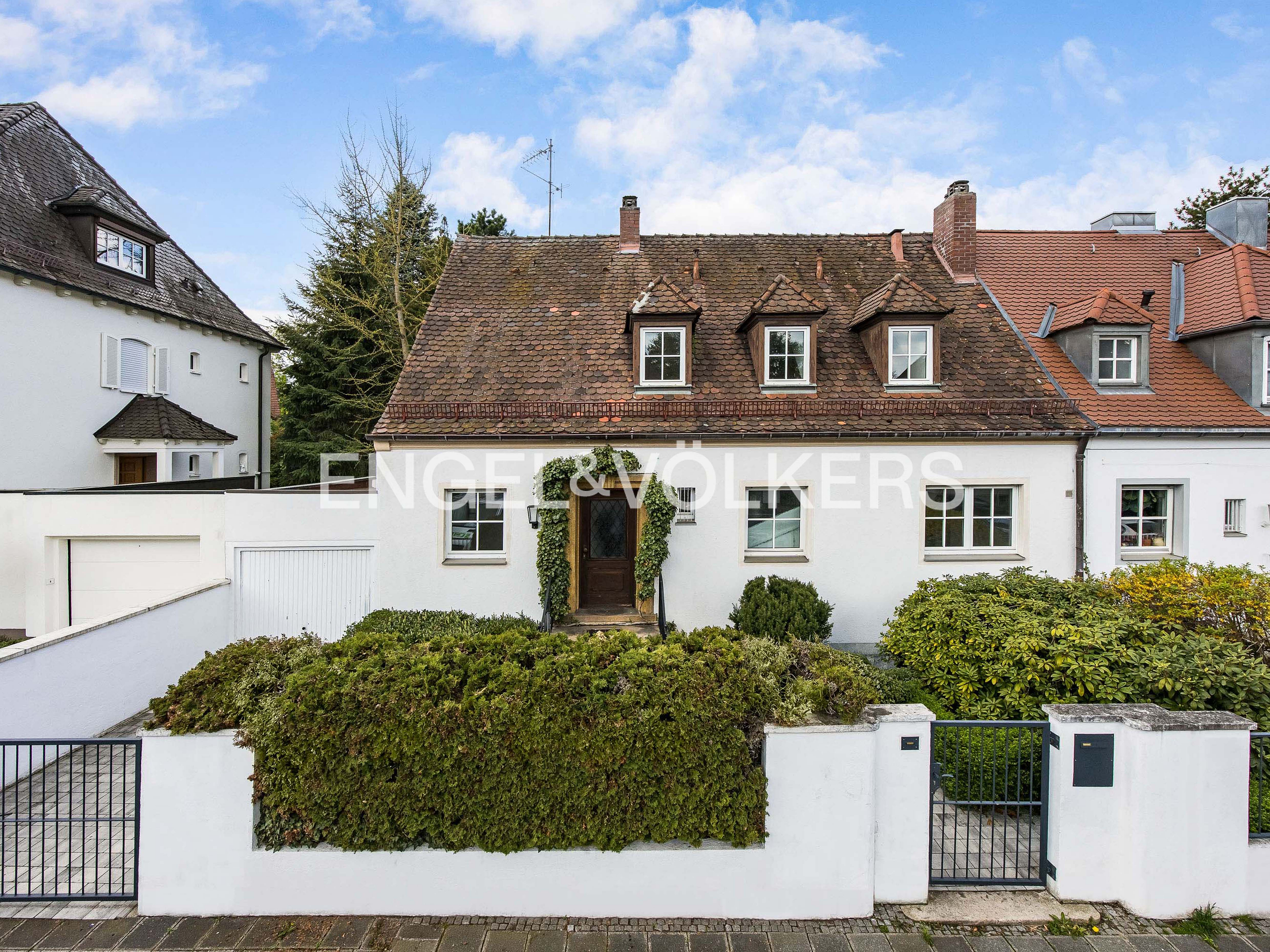 Charmante Doppelhaushälfte mit großzügigem Garten in bevorzugter Lage