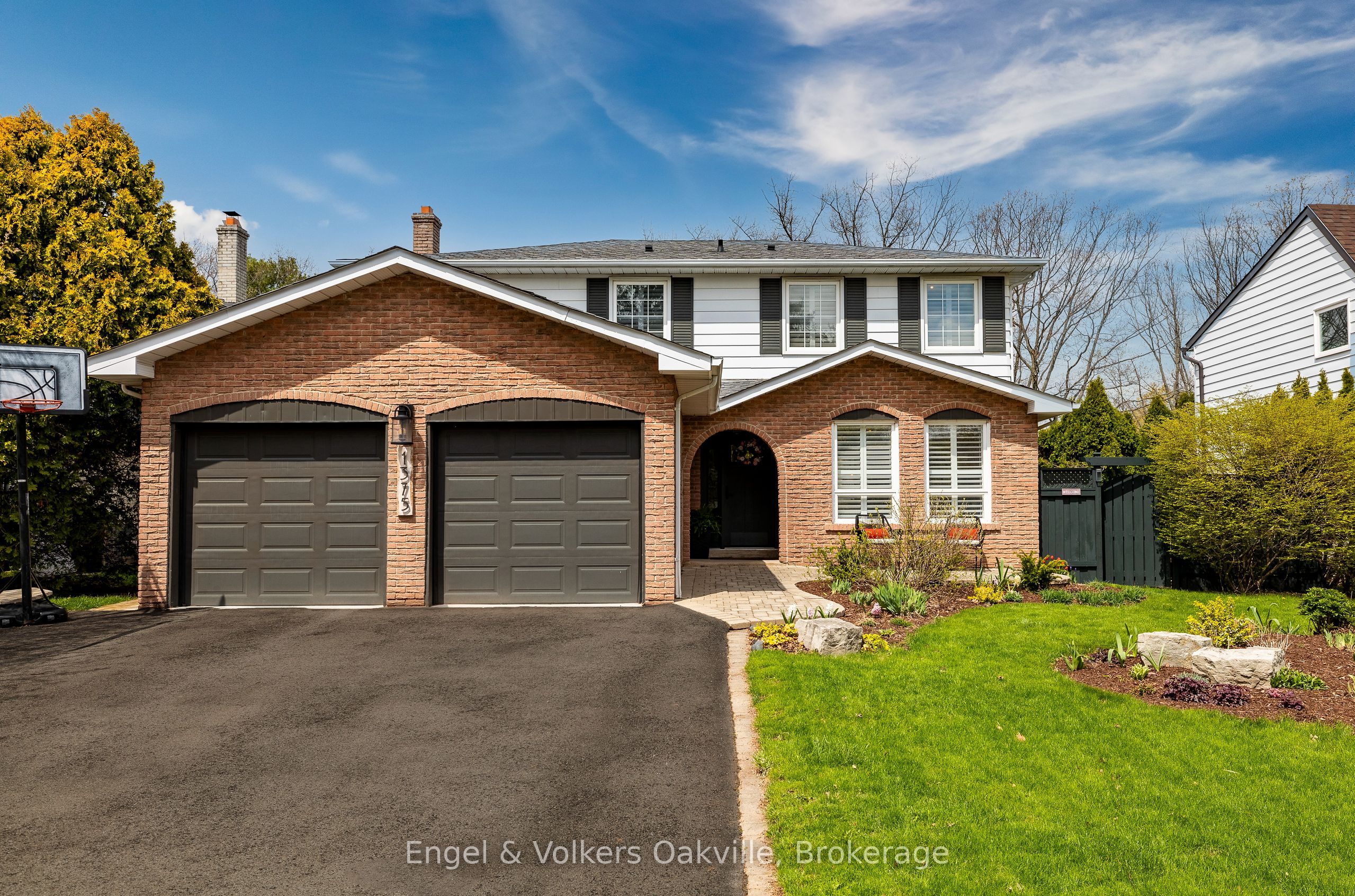 Luxury Family Home with Pool on Ravine in Falgarwood