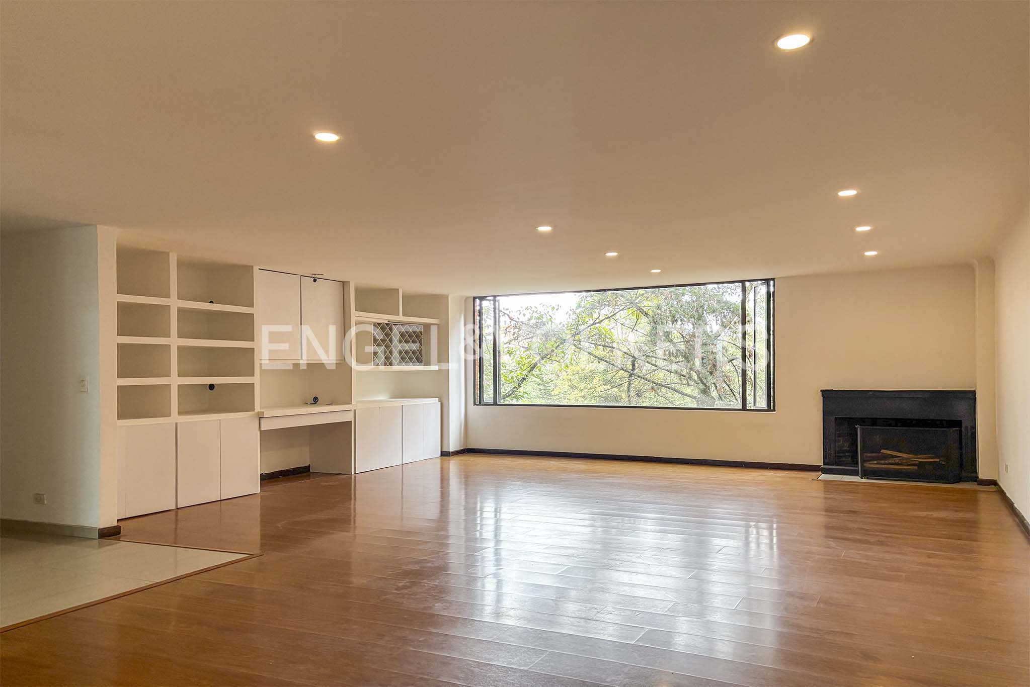 Apartamento con vista verde para arriendo en Rosales