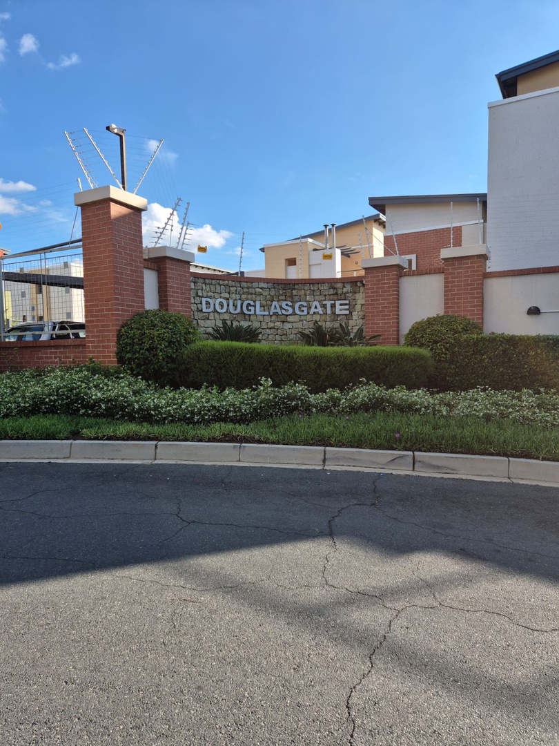 Stunning 2-bed, pet friendly, garden apartment for rent in Douglasdale!