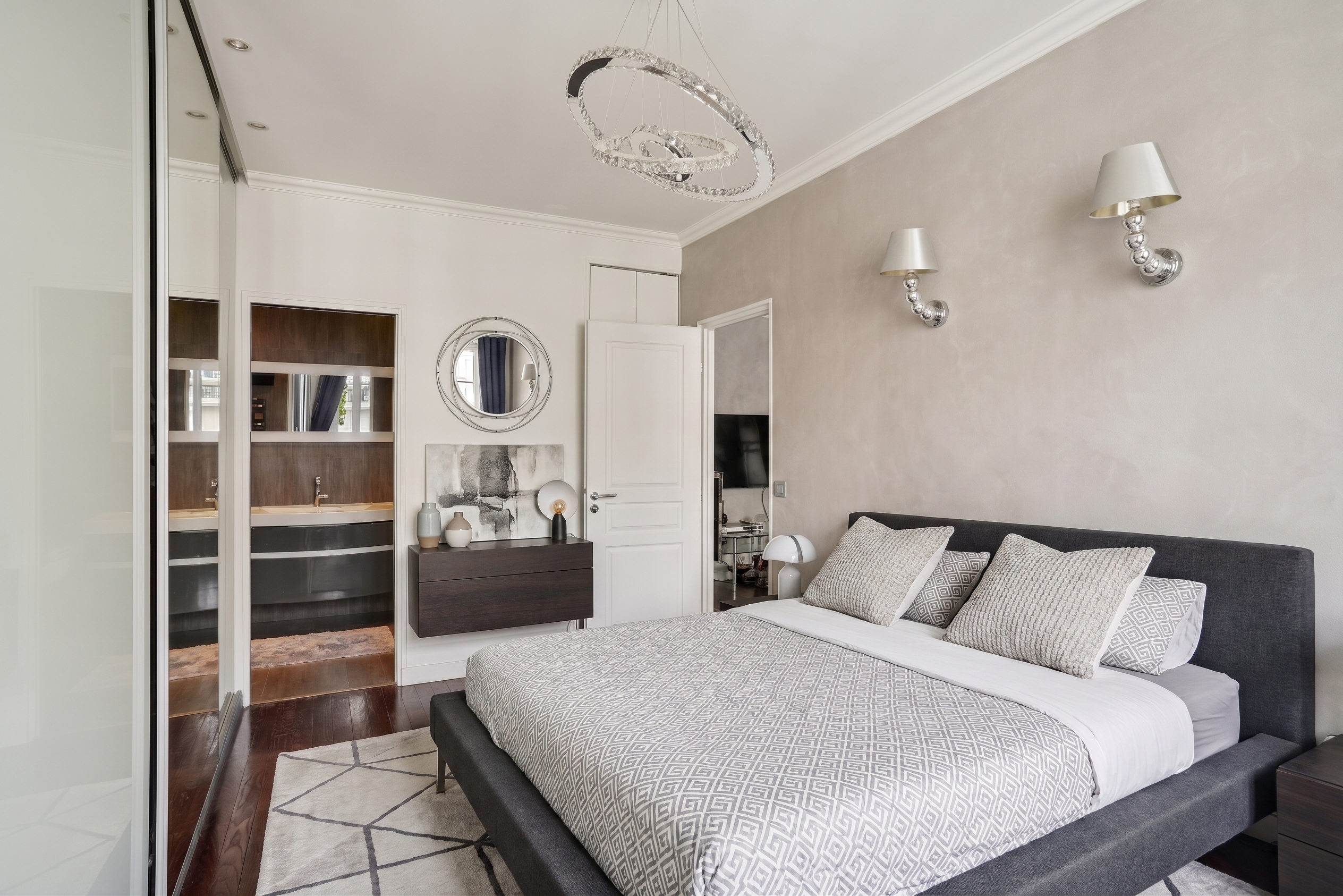 Paris 17th – Ternes | Apartment 65.82 m² (Carrez), 5th floor with elevator