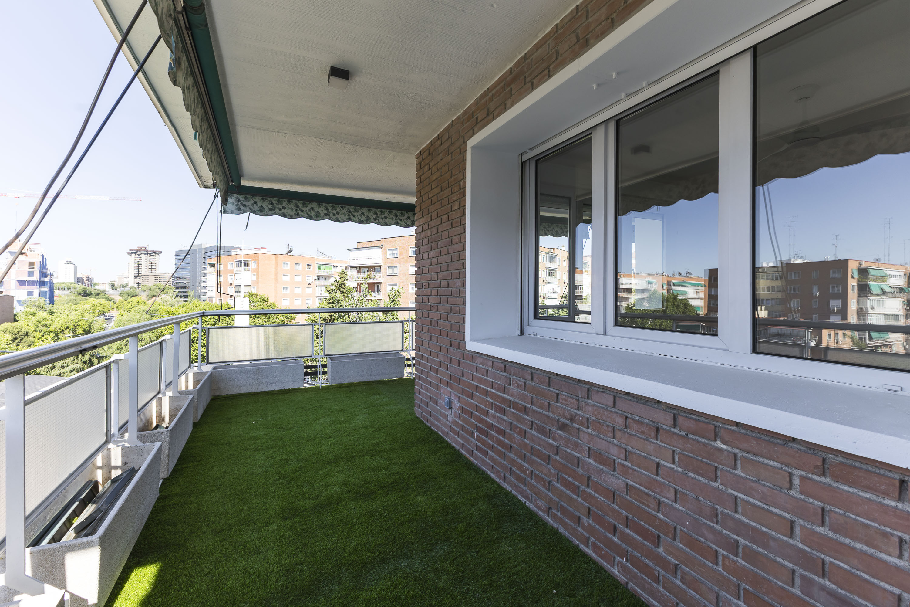 Spectacular apartment with large terrace, newly renovated, in Parque de las Avenidas.