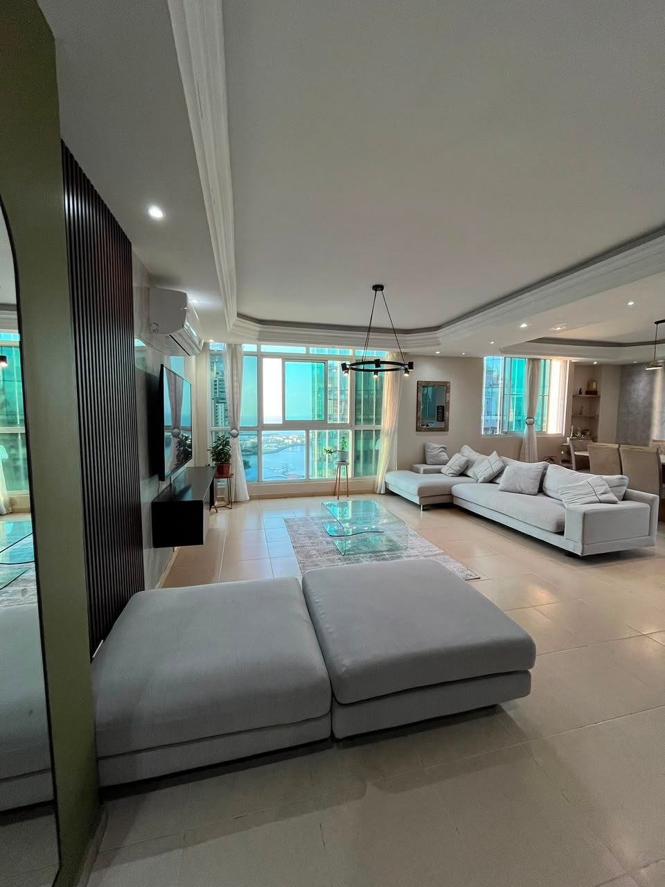 Apartment with Ocean and City Views in Paitilla