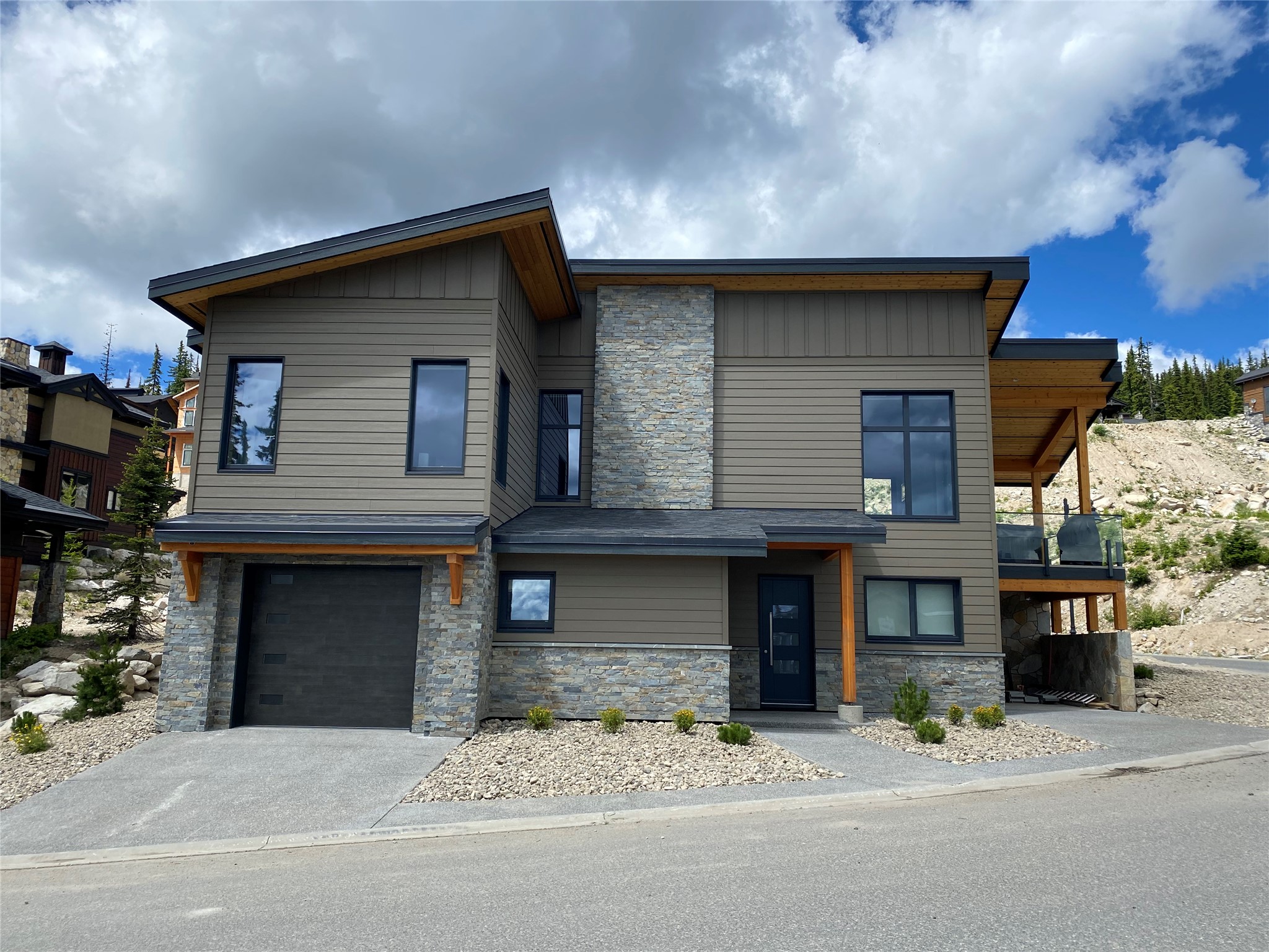 Ski-In/Ski-Out Luxury Retreat at Feathertop Estates