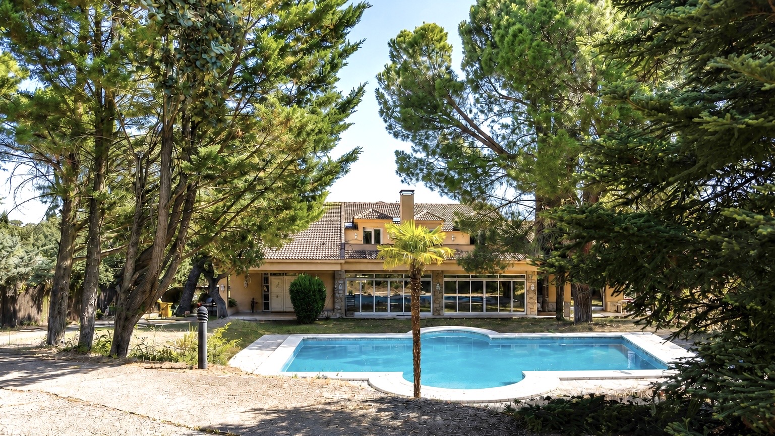 Single-family house on Paseo del Naranjo de Bulnes