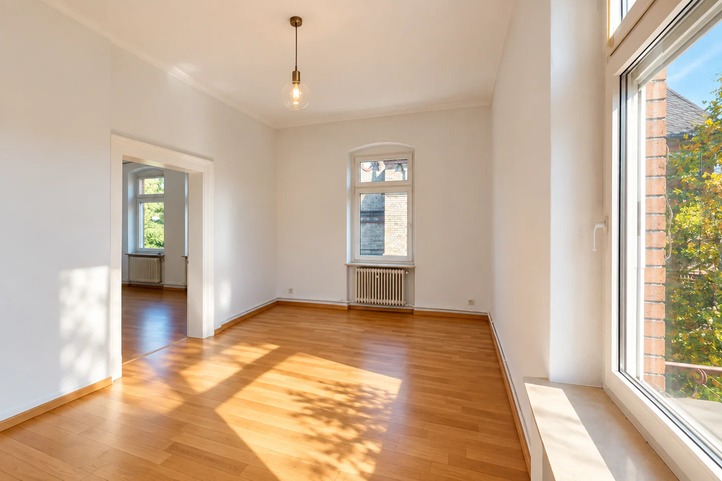 Repräsentative 4-Zimmer-Altbauwohnung mit Gartennutzung - Photo 1