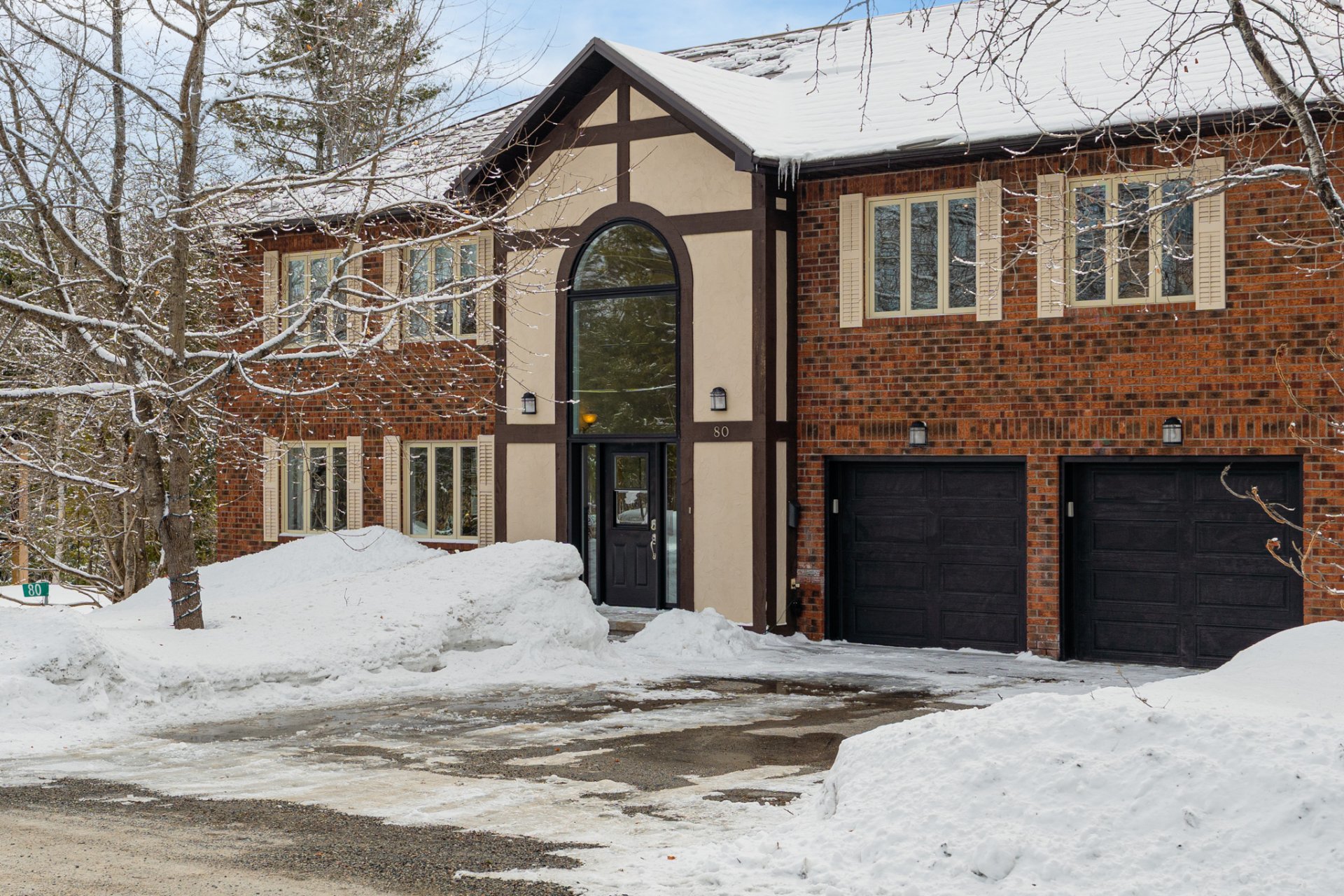 Prestigious woodland retreat