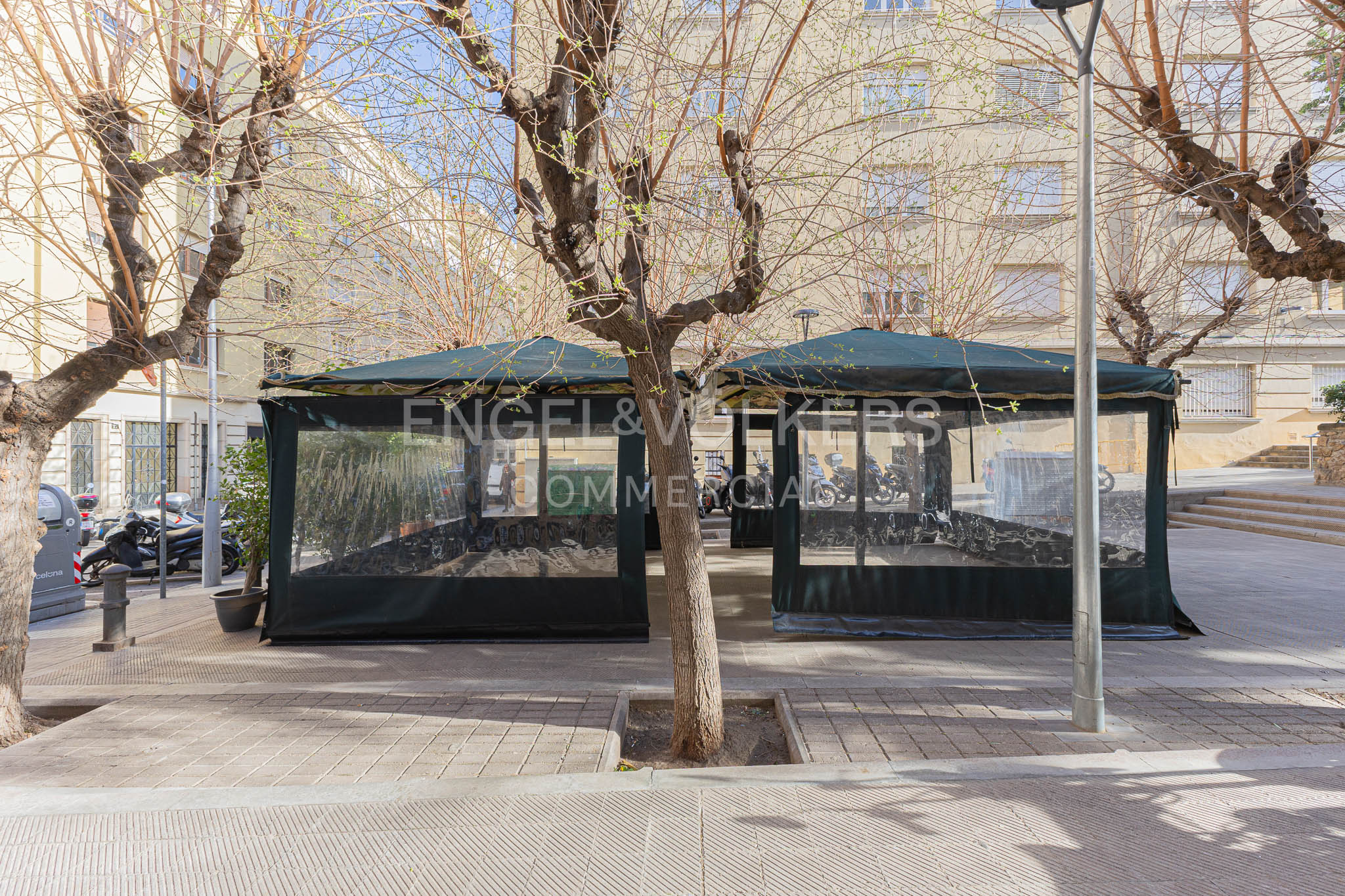 Restaurante+Bar cafeteria+Terraza 12 mesas en una preciosa plaza de Galvany
